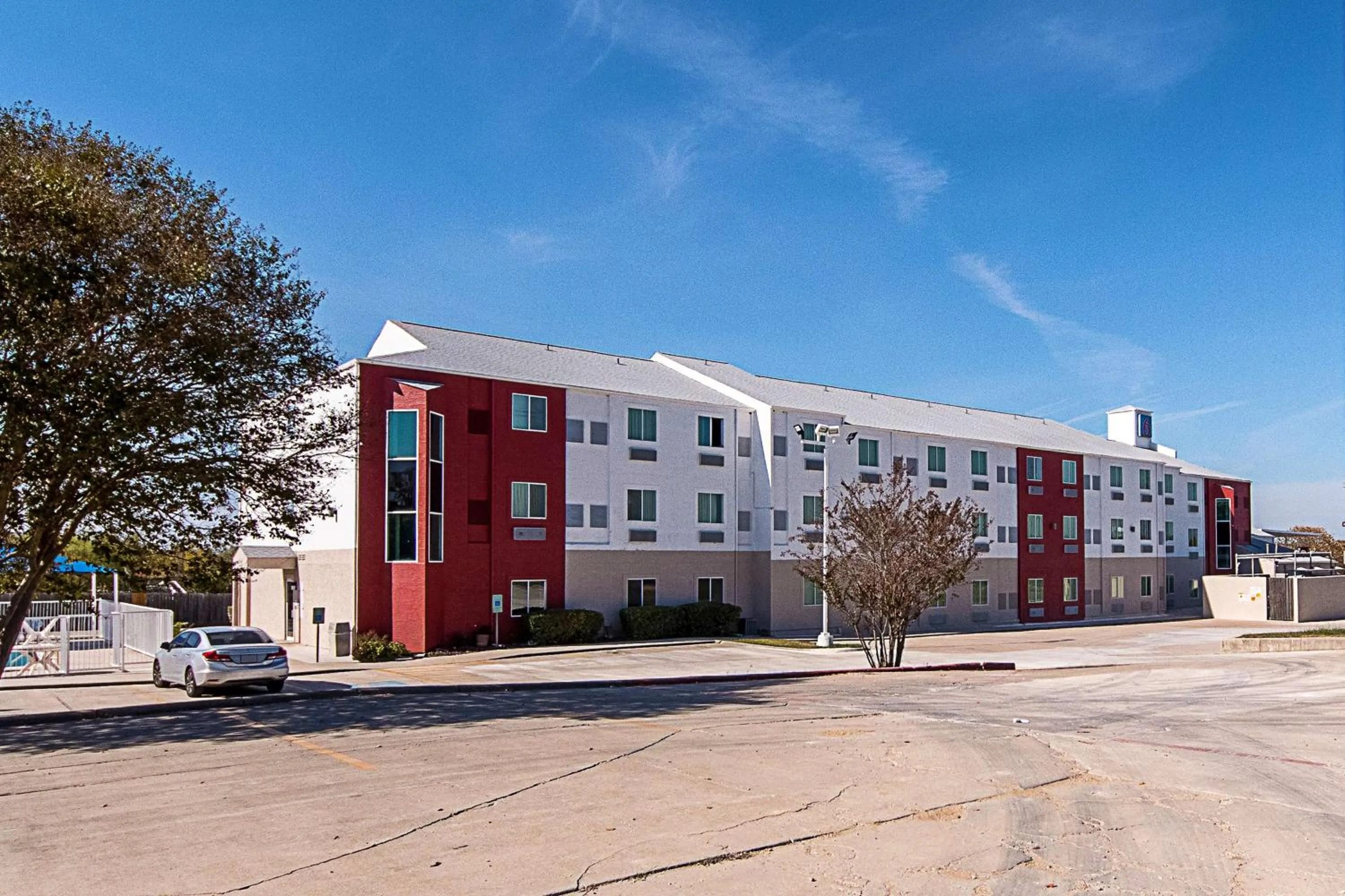 Property building in Motel 6-San Antonio, TX - Downtown - Alamo Dome