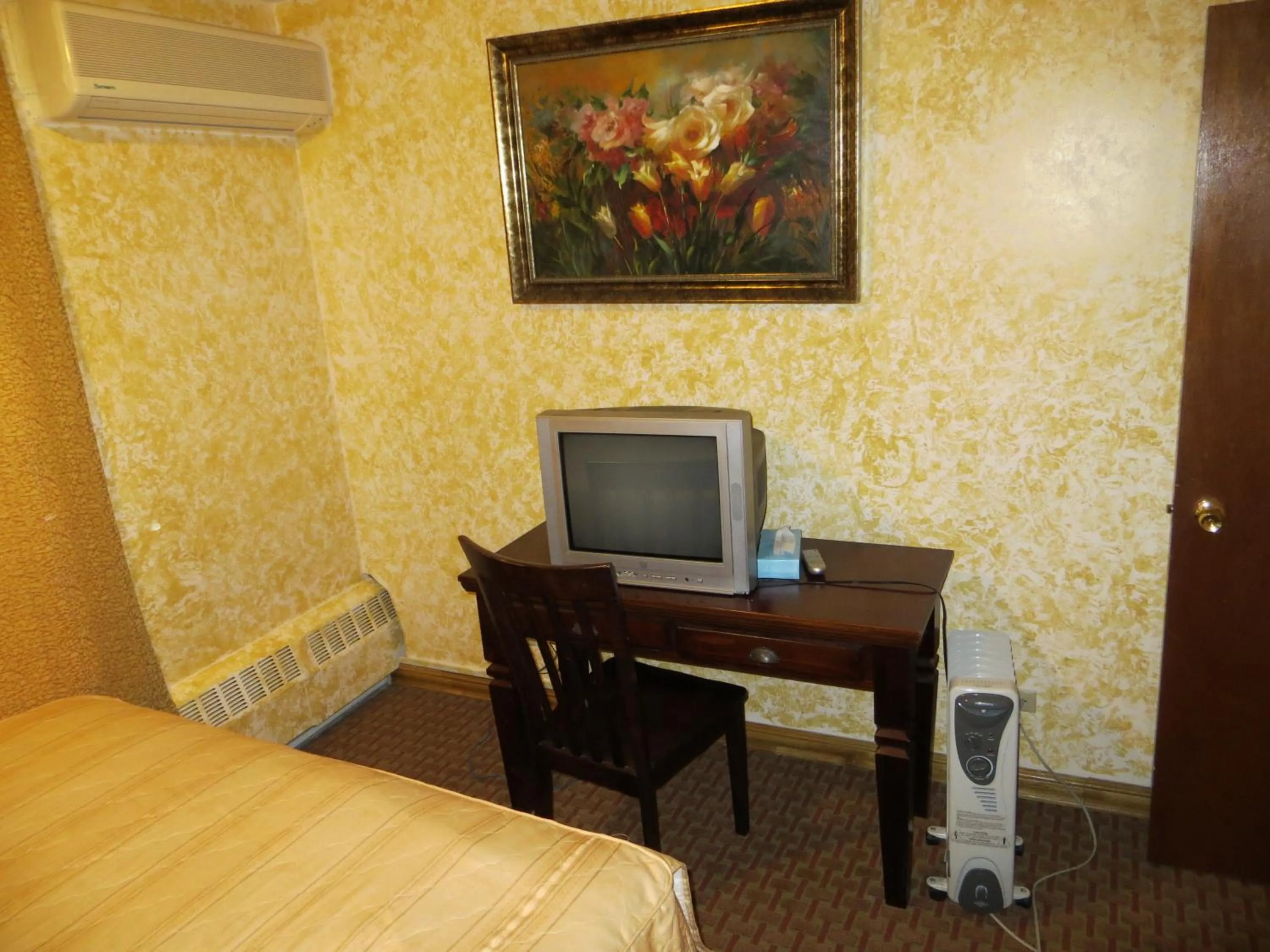 TV and multimedia, Bed in Chinatown Hotel Chicago