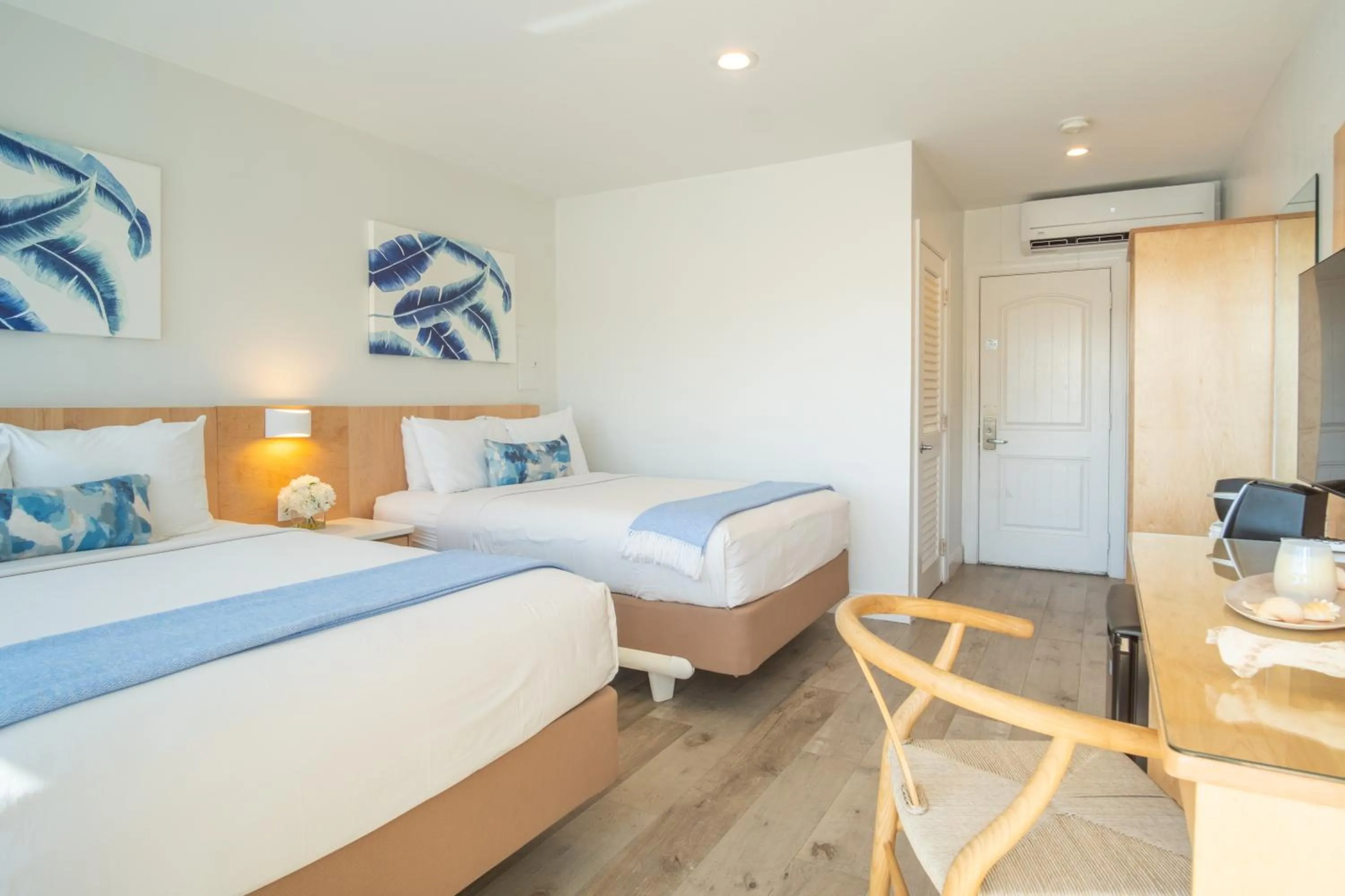 Photo of the whole room, Bed in Gilbert's Resort