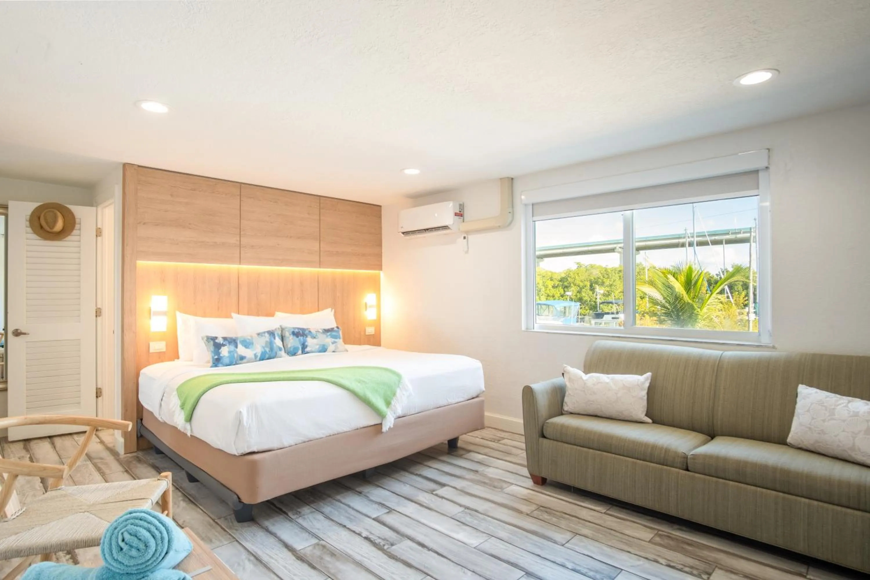 Bed in Gilbert's Resort