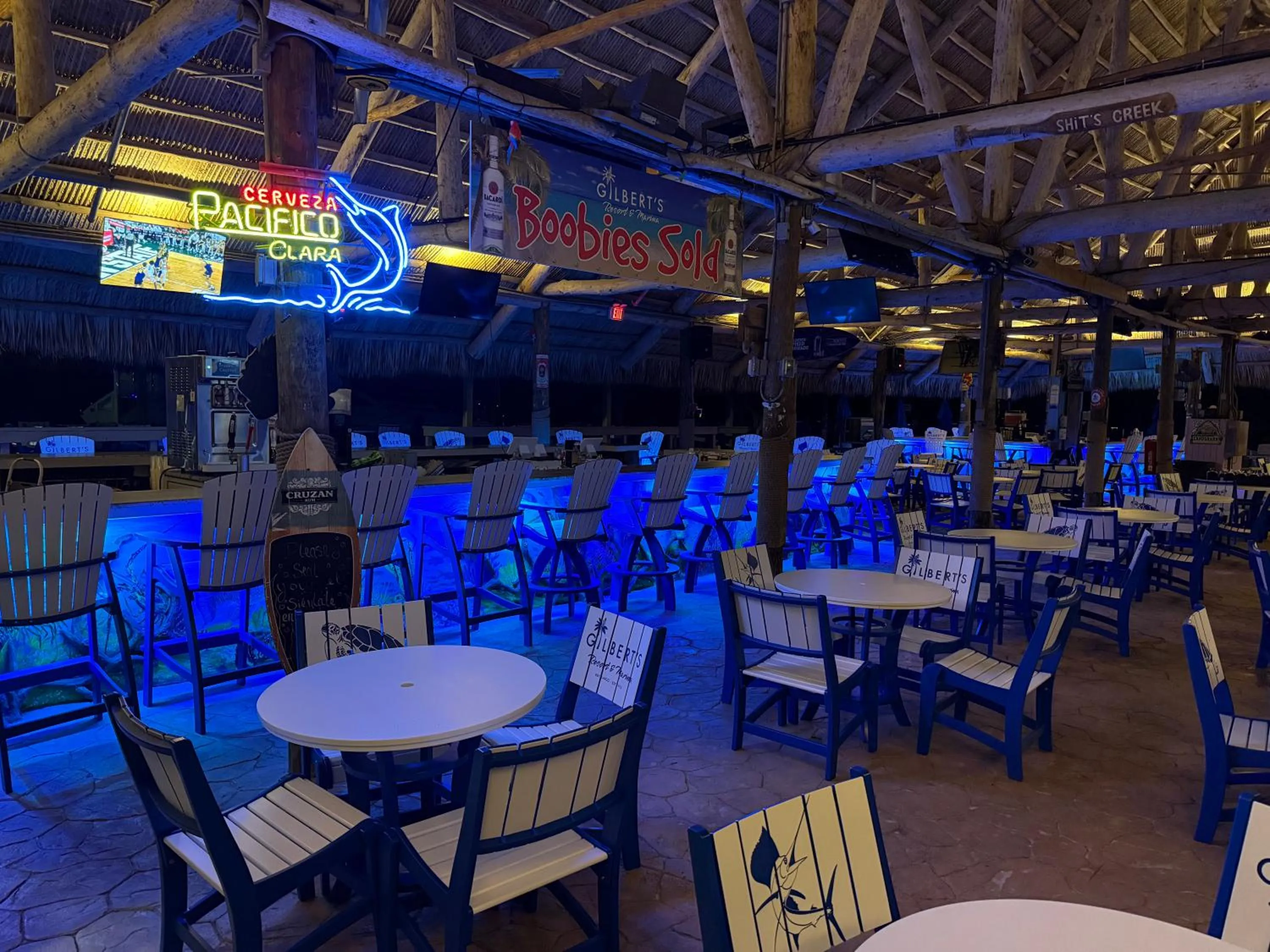 Restaurant/places to eat in Gilbert's Resort & Marina