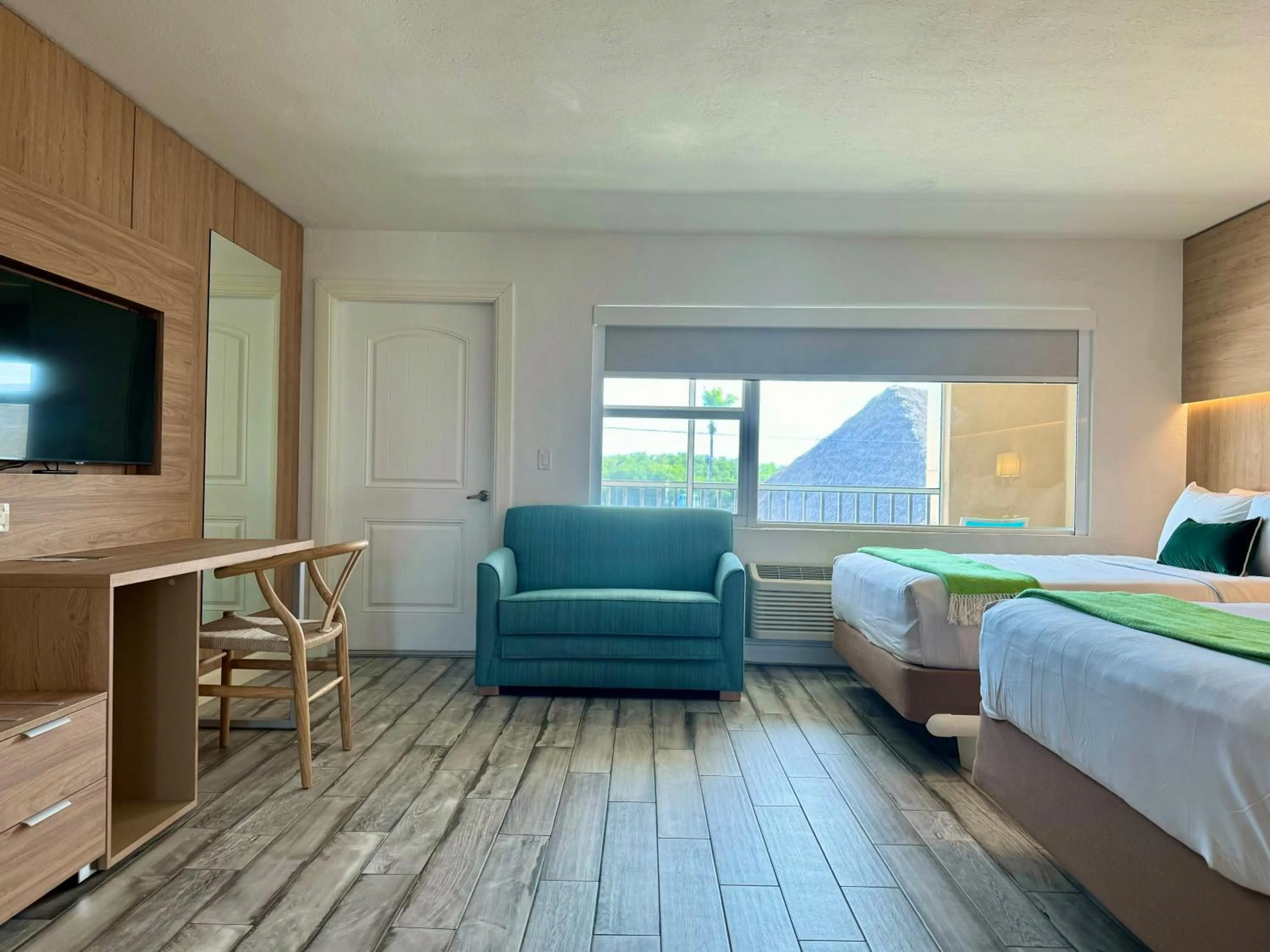 Seating area, Bed in Gilbert's Resort