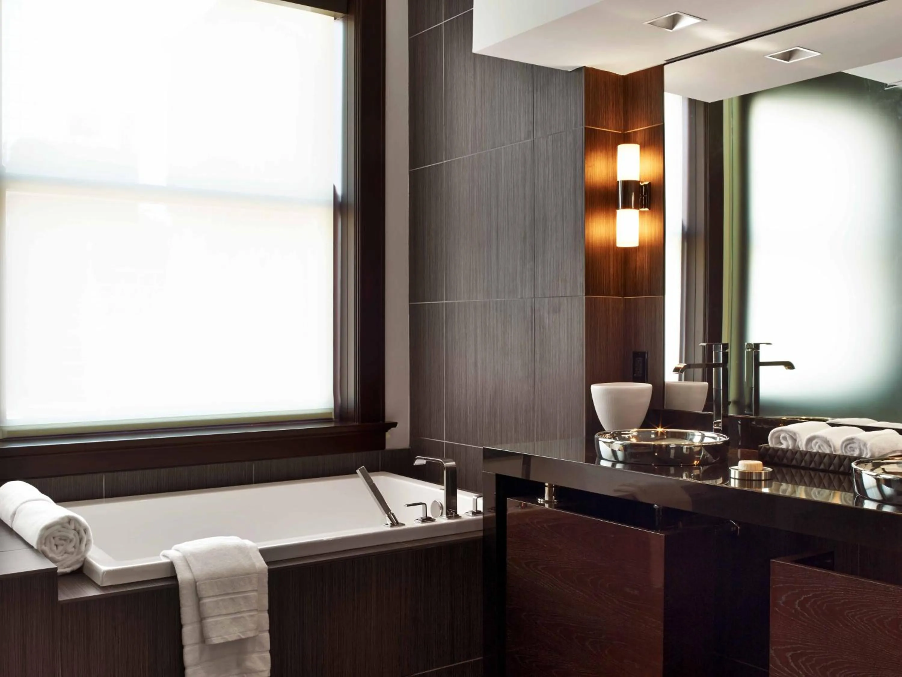 Bathroom, Bed in The Joule