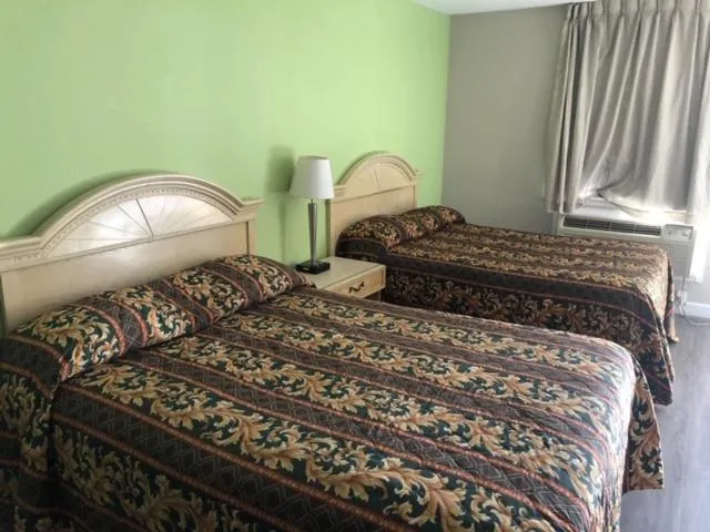 Bed in Flamingo Beach Inn