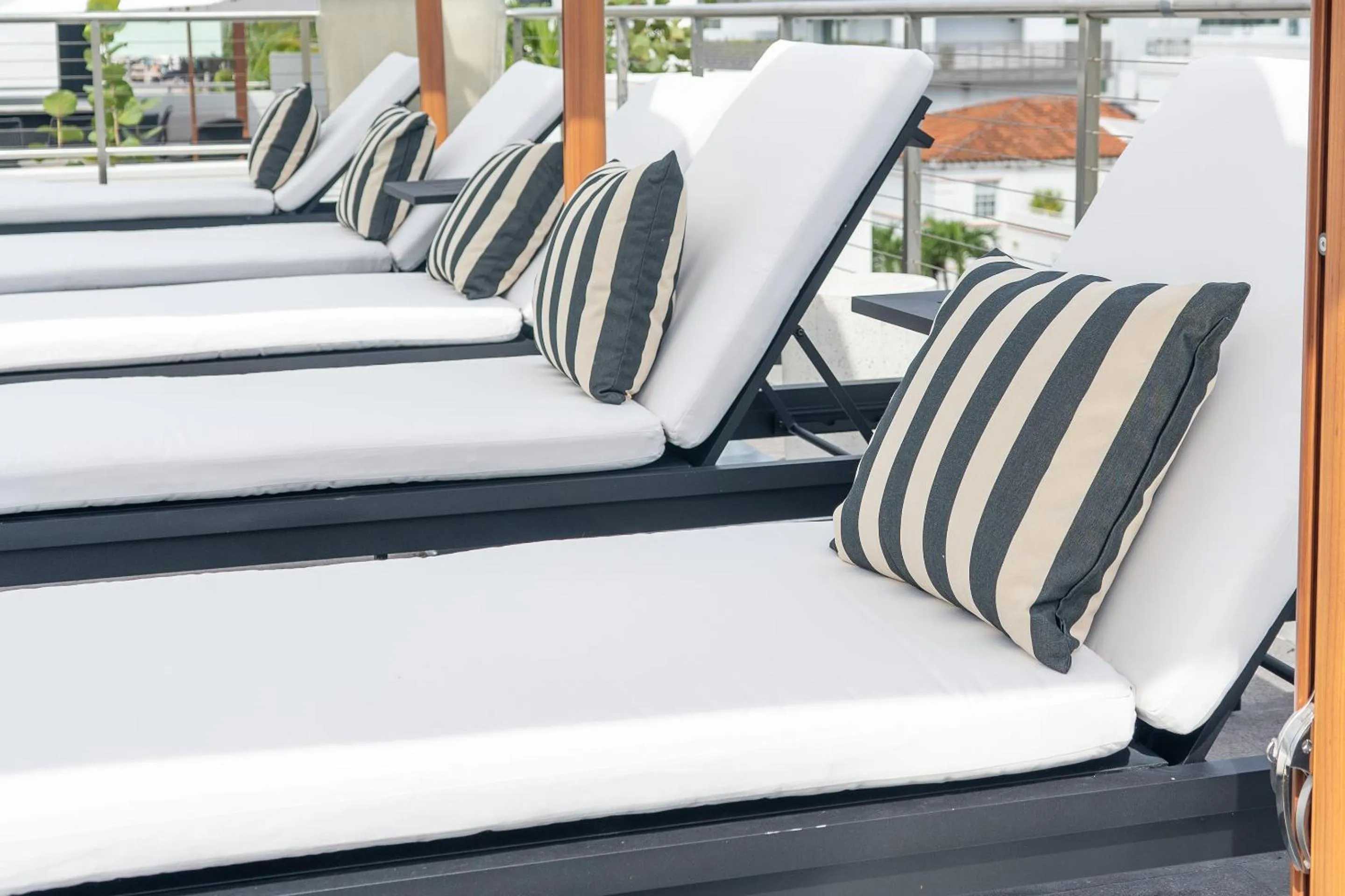 Seating area in Nassau Suite South Beach, an All Suite Hotel