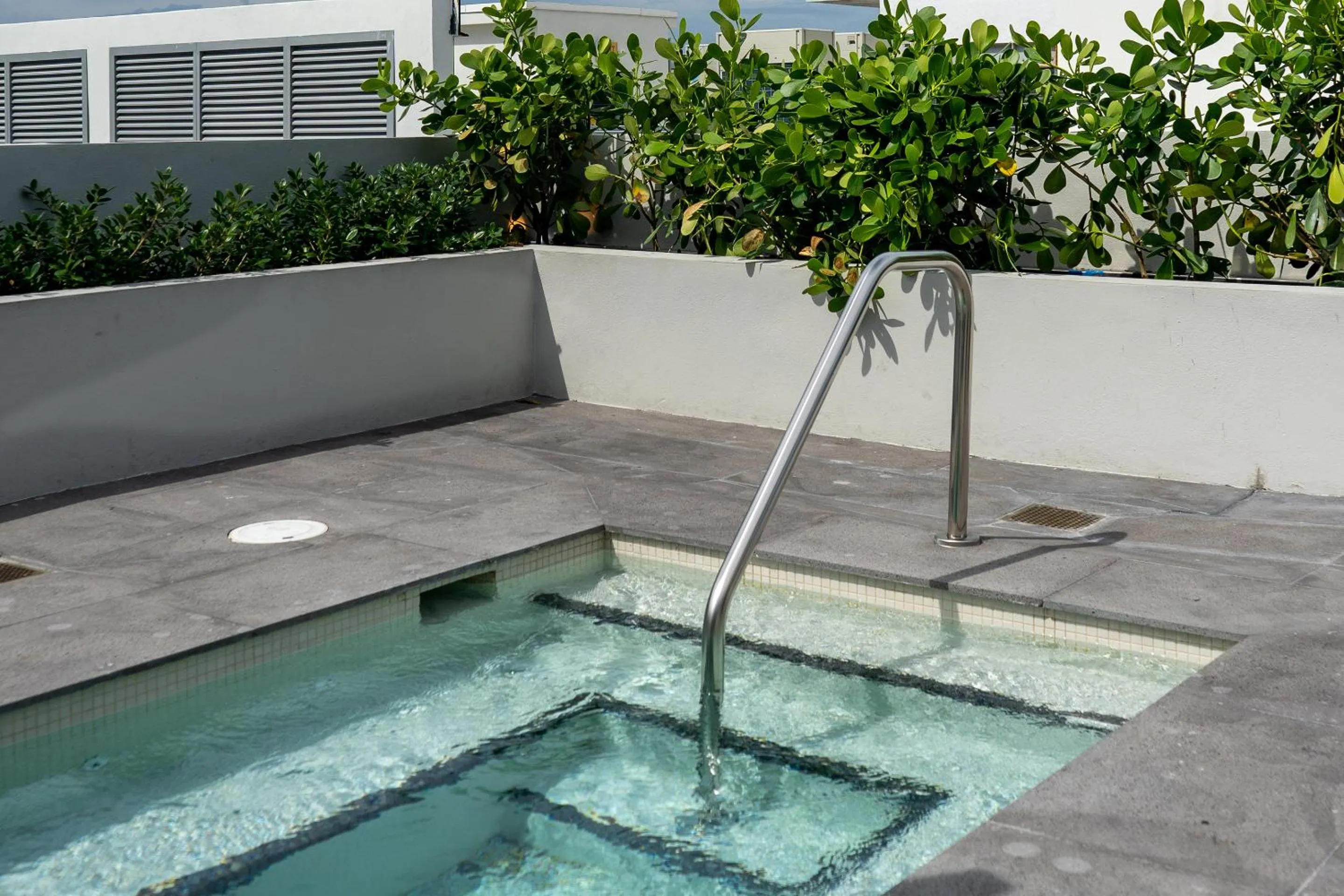 Hot Tub in Nassau Suite South Beach, an All Suite Hotel