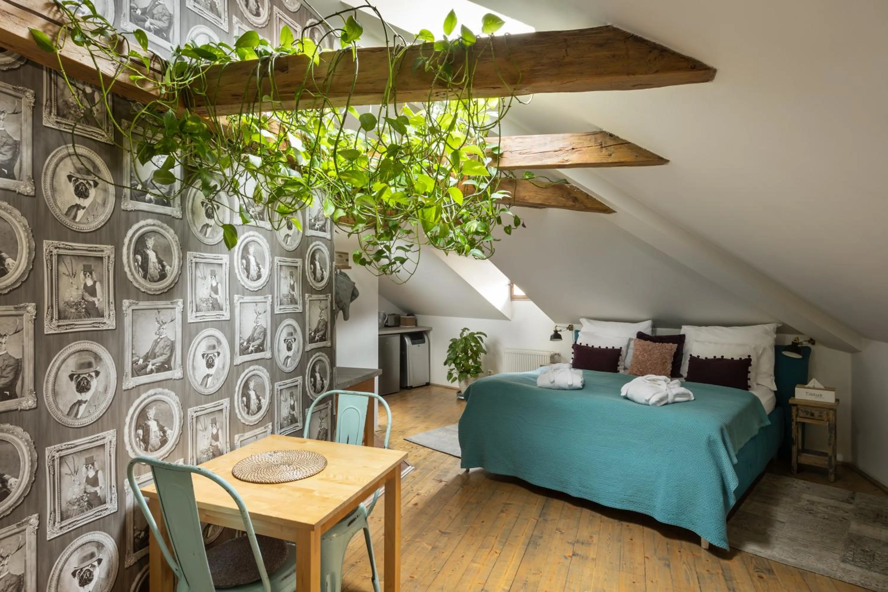 Bohemian Chic 2 Bedroom 2 Bathroom Loft with Hanging Chair