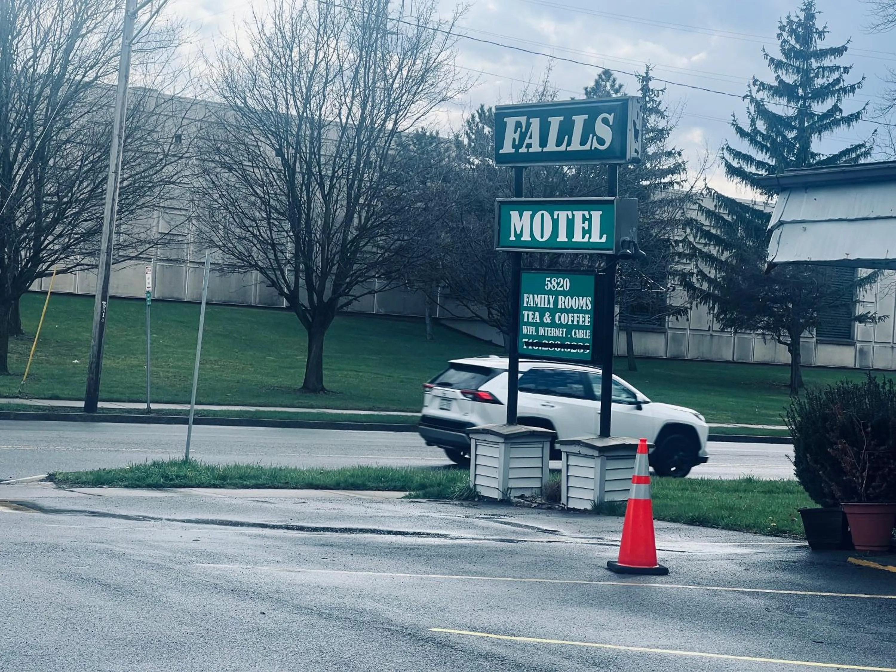 Falls Motel