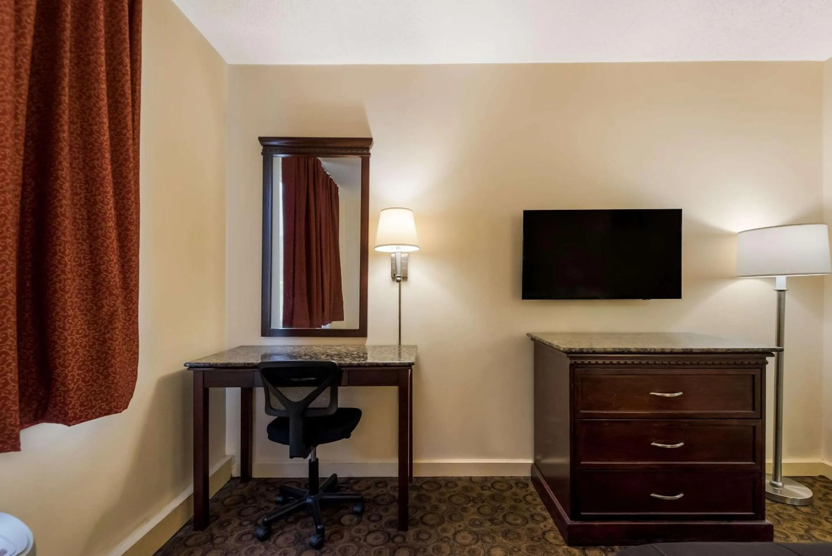 Bedroom in Rodeway Inn