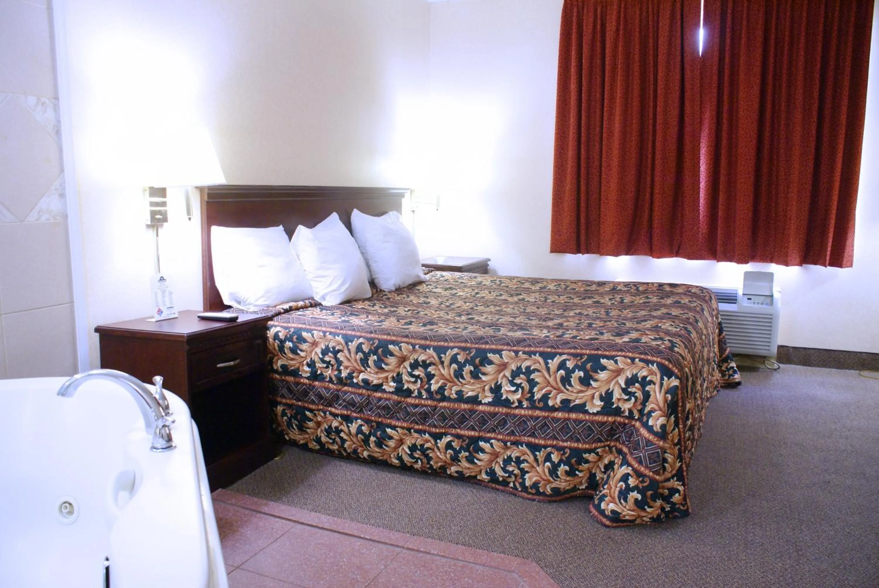 Bedroom, Bed in Rodeway Inn