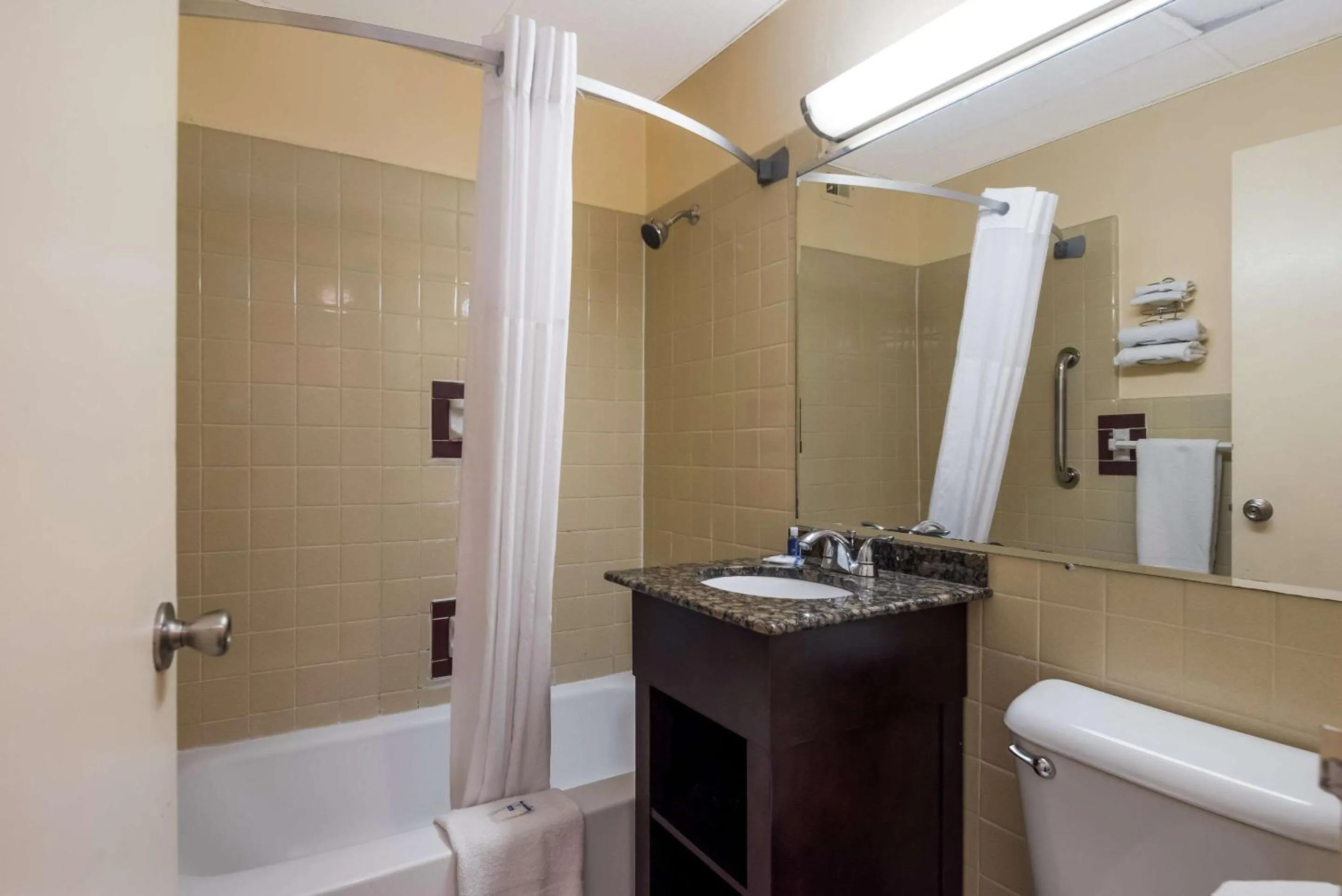 Bedroom in Rodeway Inn