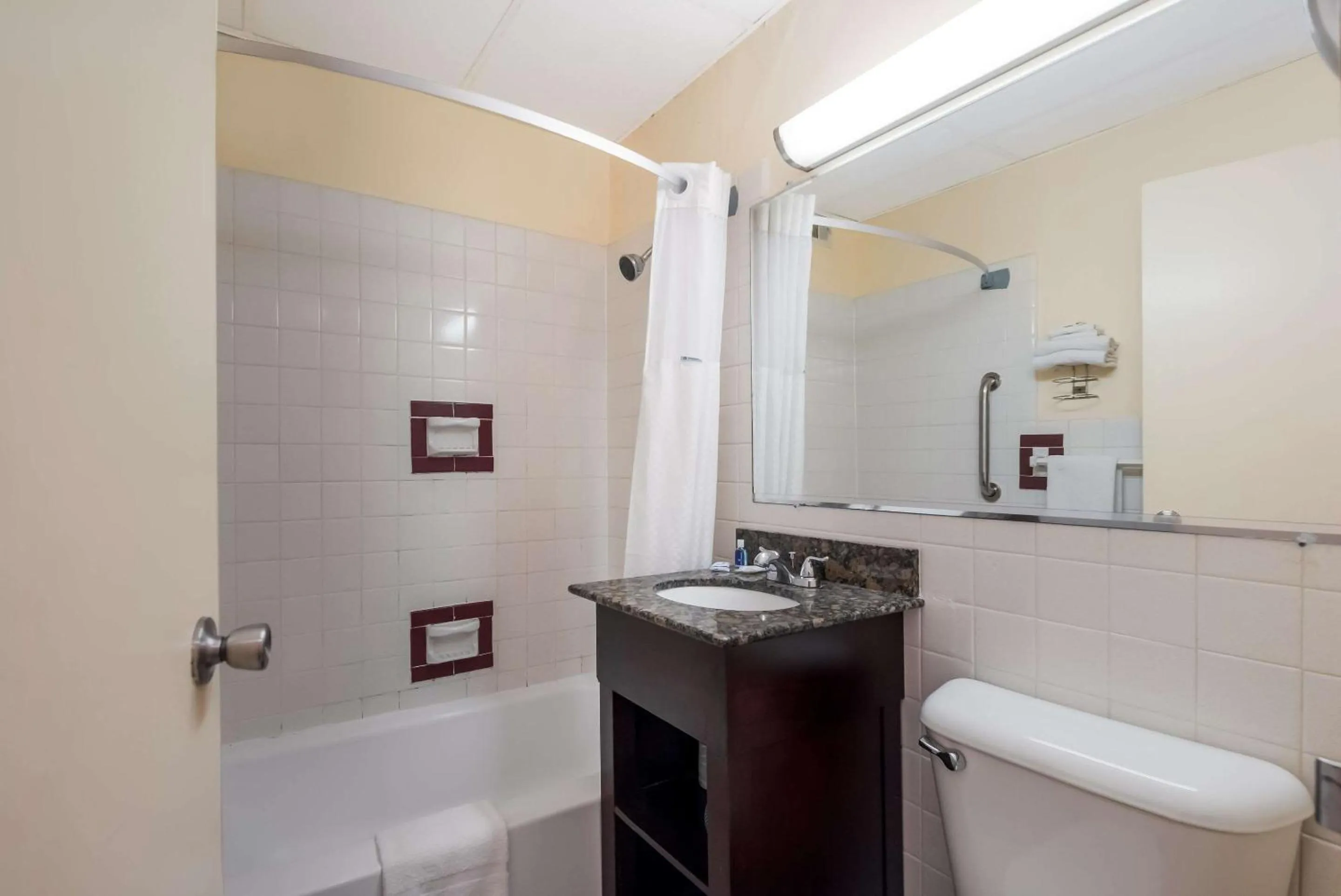 Bedroom in Rodeway Inn