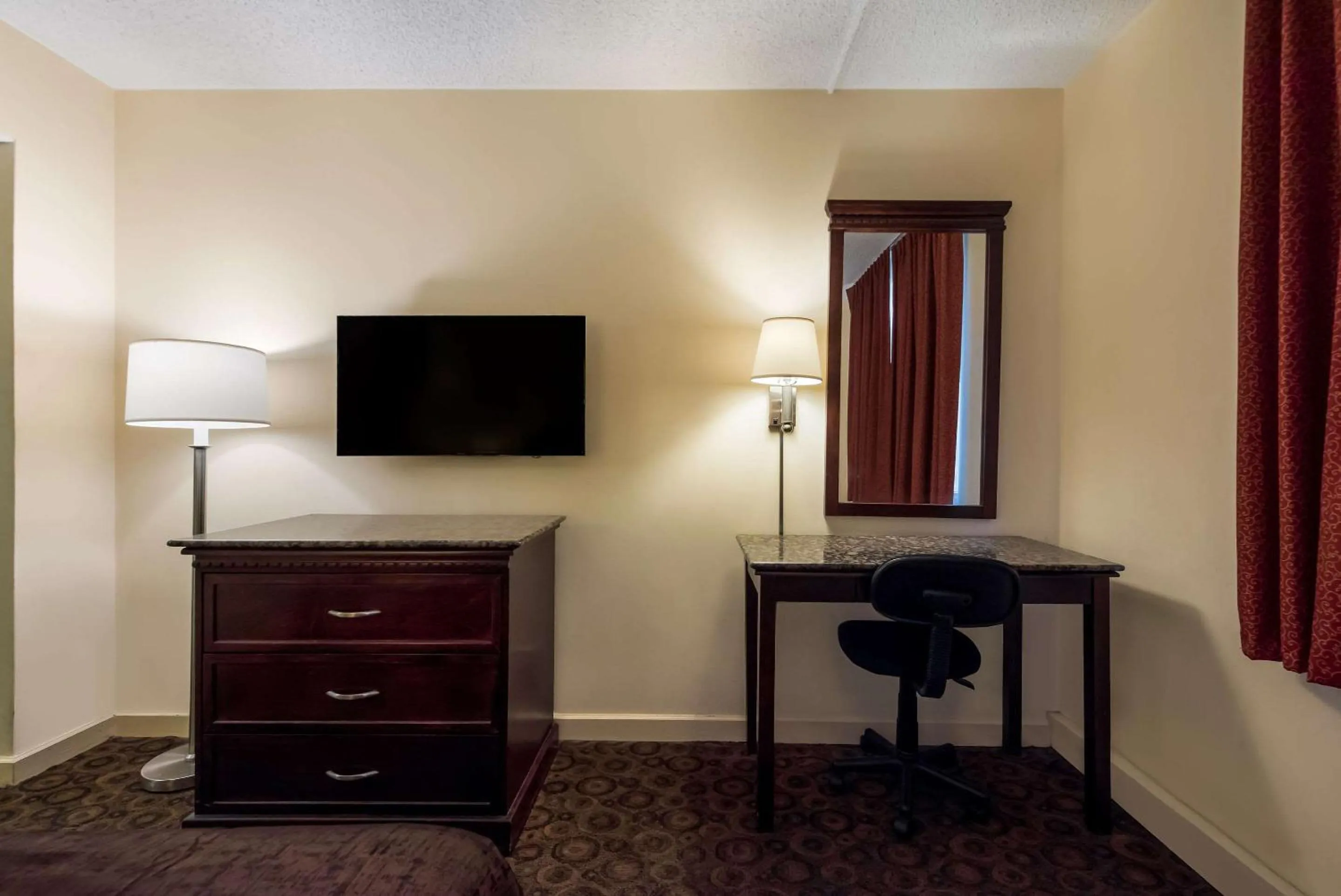 Bedroom in Rodeway Inn