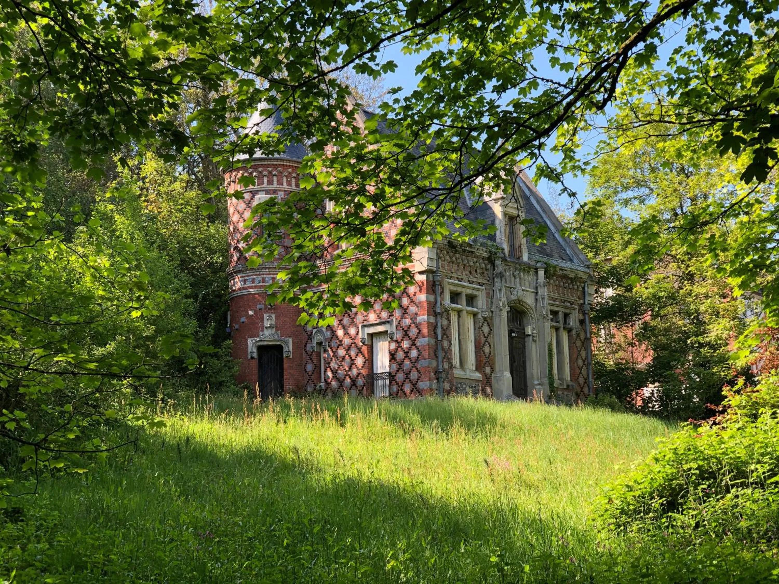 Nearby landmark in The Old Fenwick House