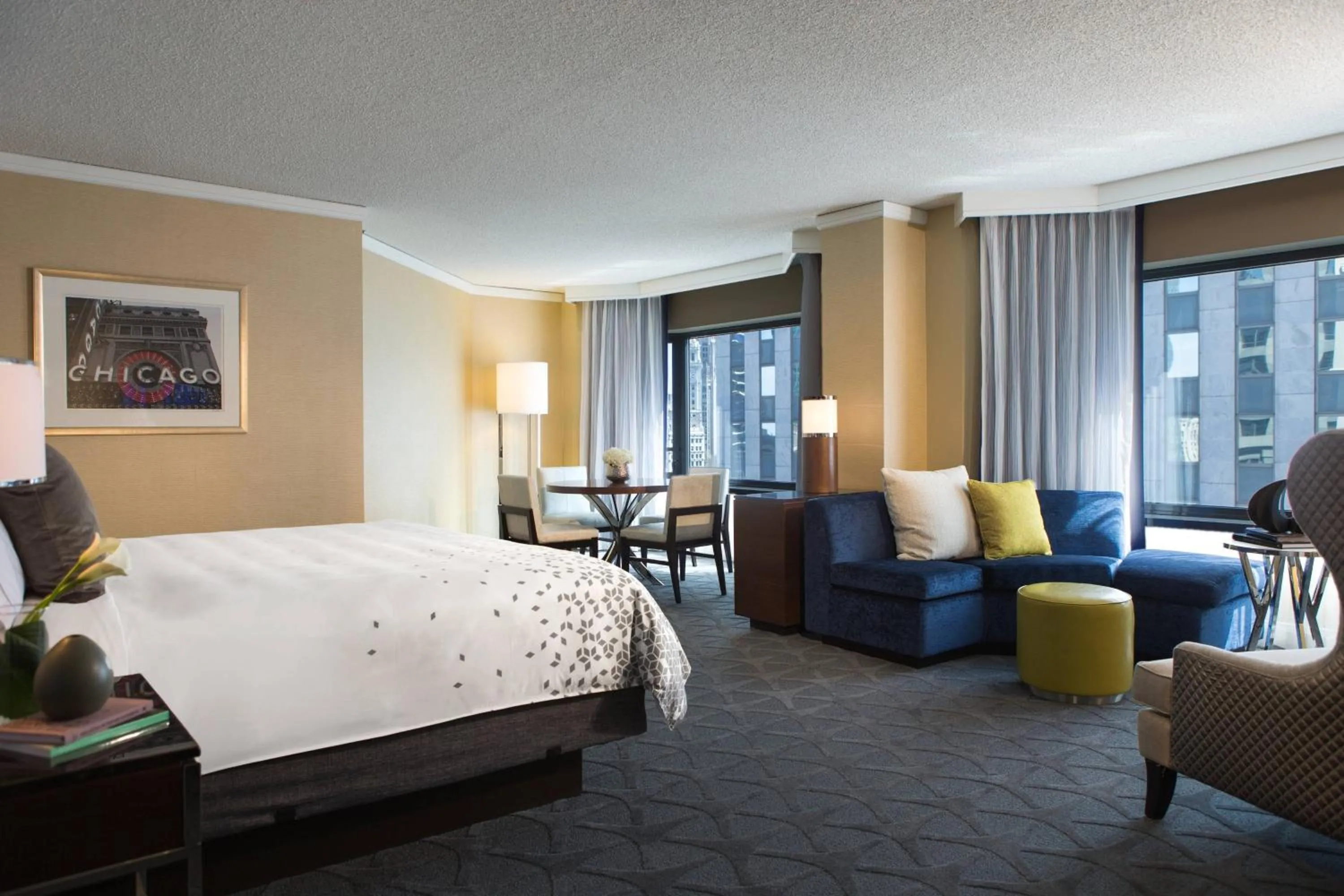 Photo of the whole room, Bed in Renaissance Chicago Downtown Hotel