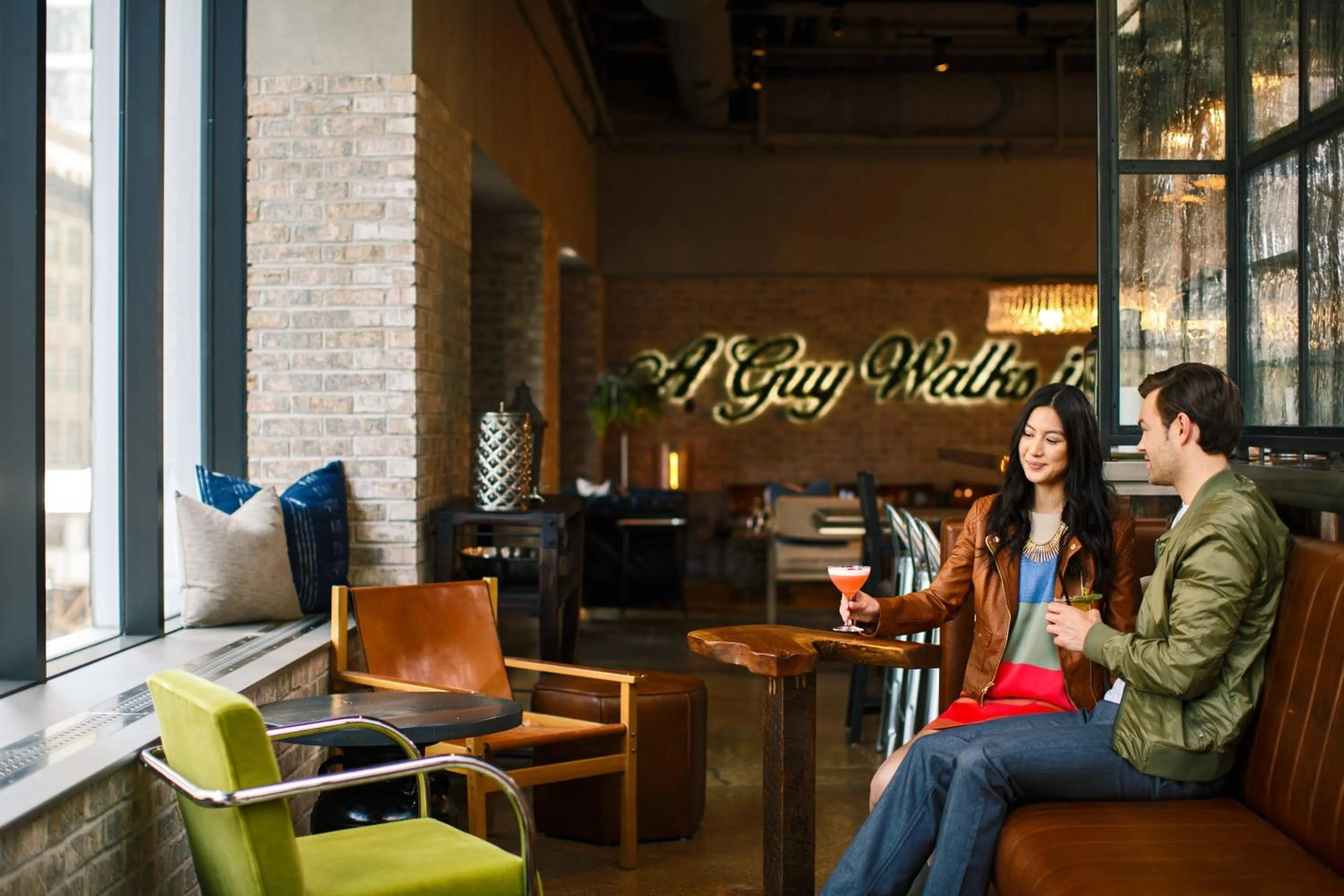 Lounge or bar in Renaissance Chicago Downtown Hotel