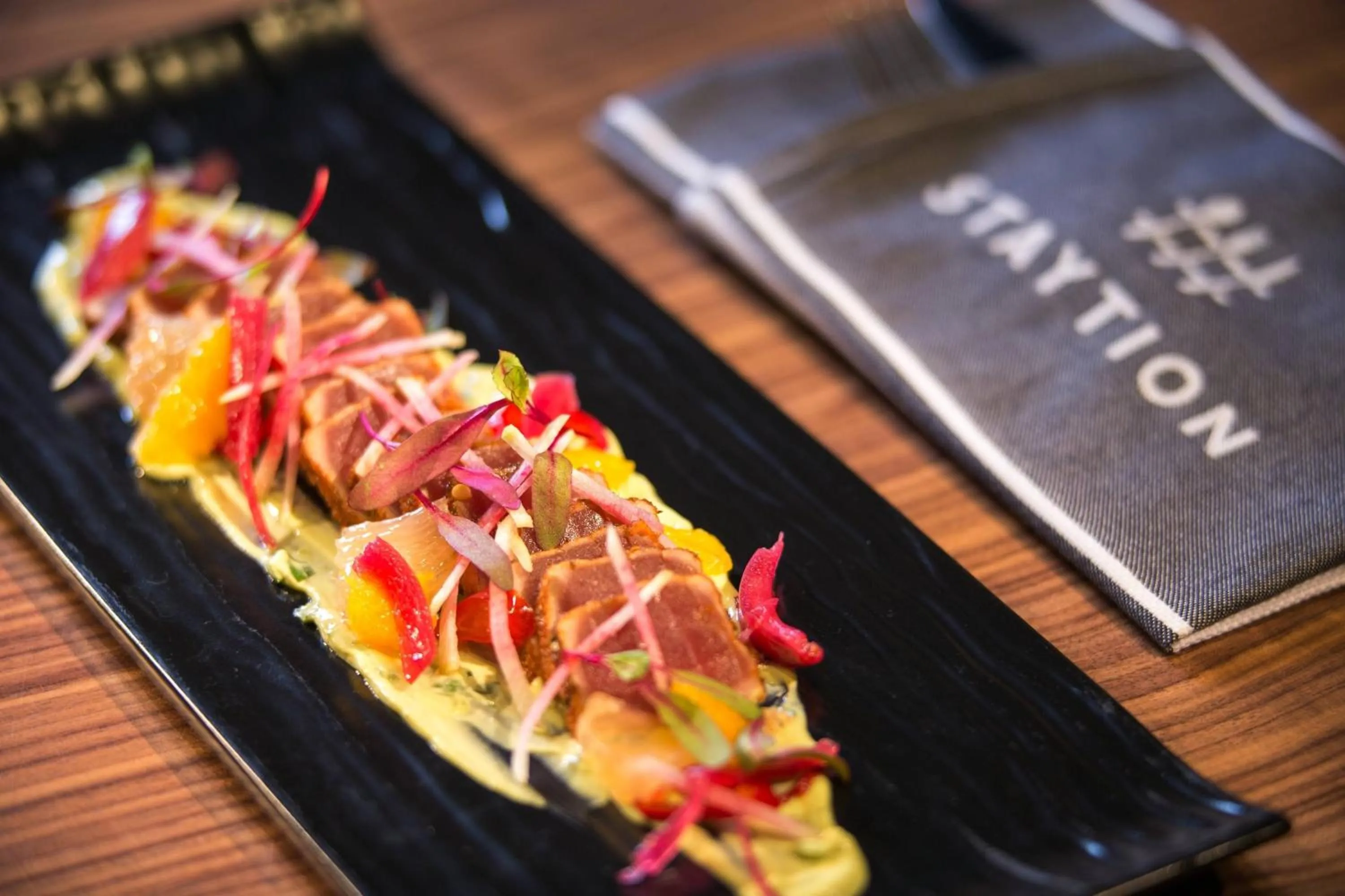 Lounge or bar in Renaissance Chicago Downtown Hotel