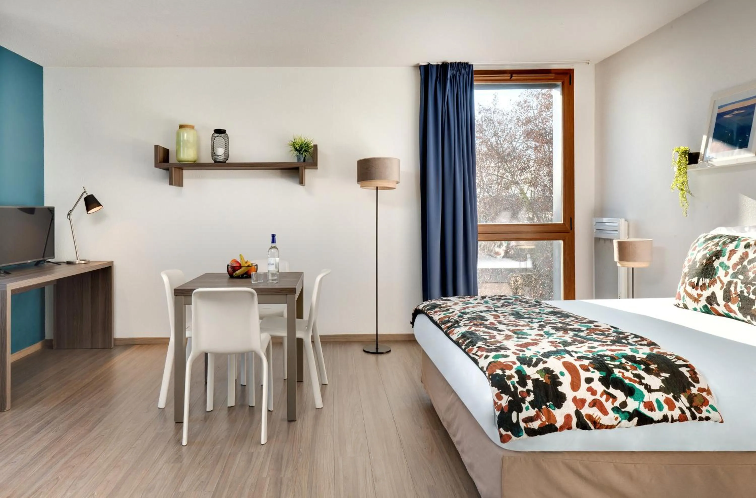 Photo of the whole room, Bed in Ténéo Apparthôtel Bordeaux Maritime - Cité du vin