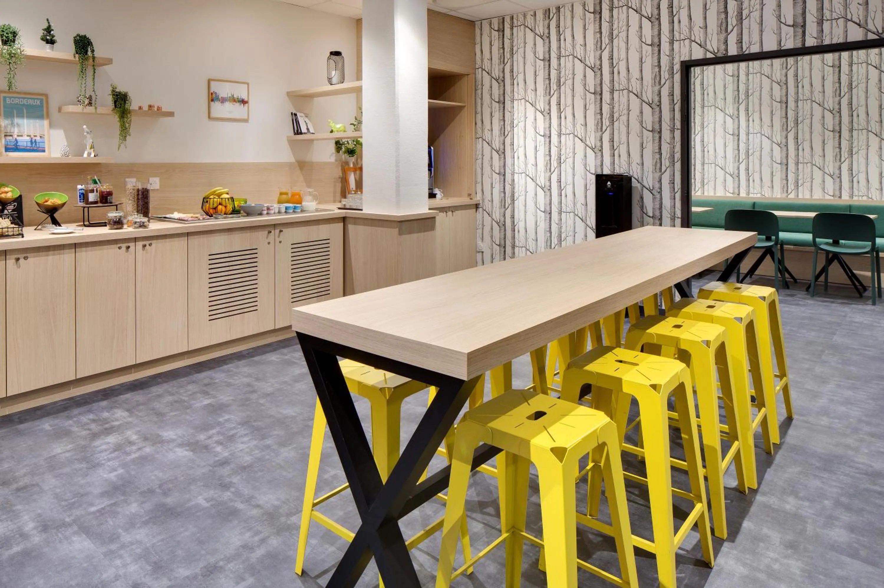 Buffet breakfast in Ténéo Apparthôtel Bordeaux Maritime - Cité du vin