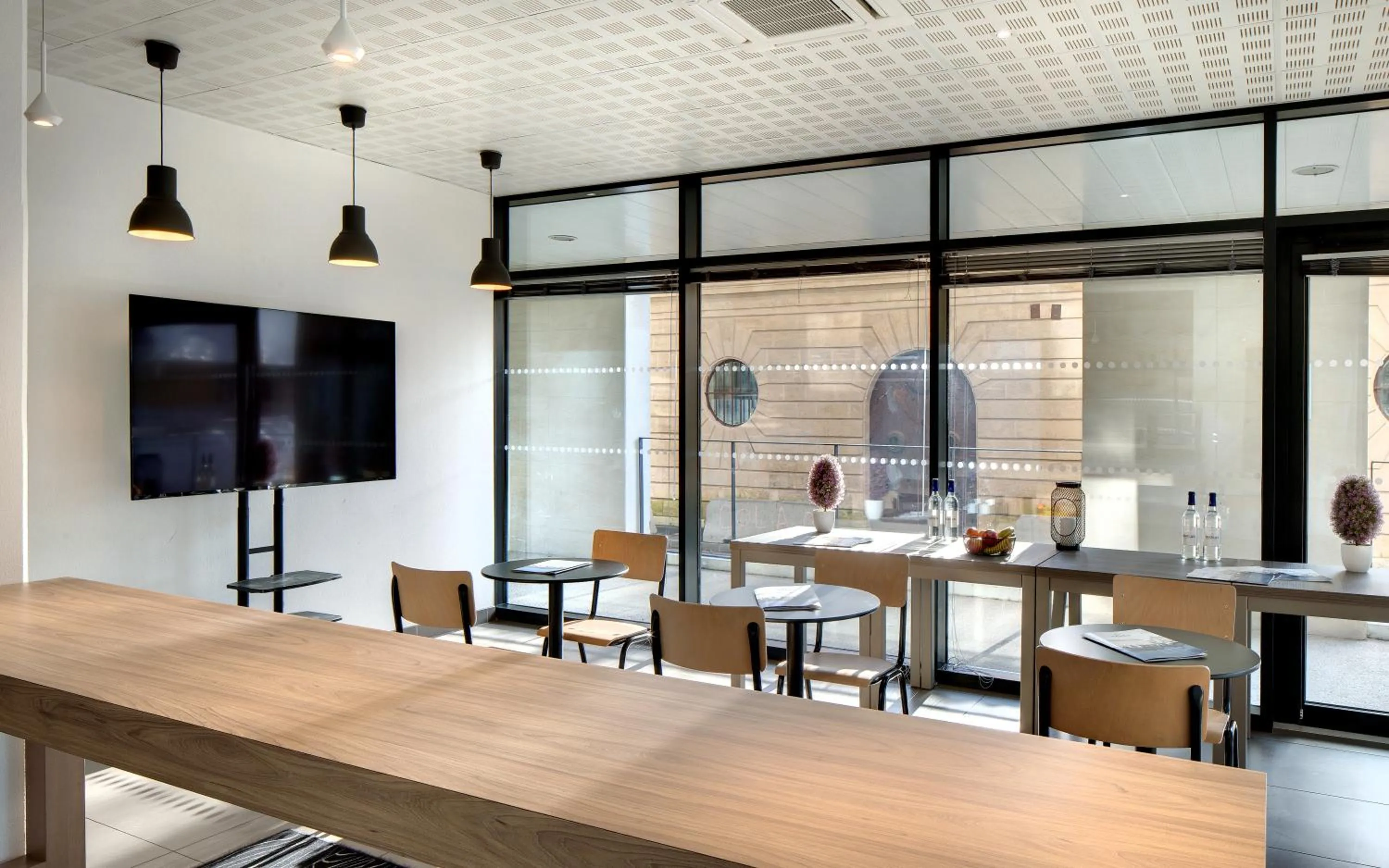 Meeting/conference room in Ténéo Apparthôtel Bordeaux Maritime - Cité du vin