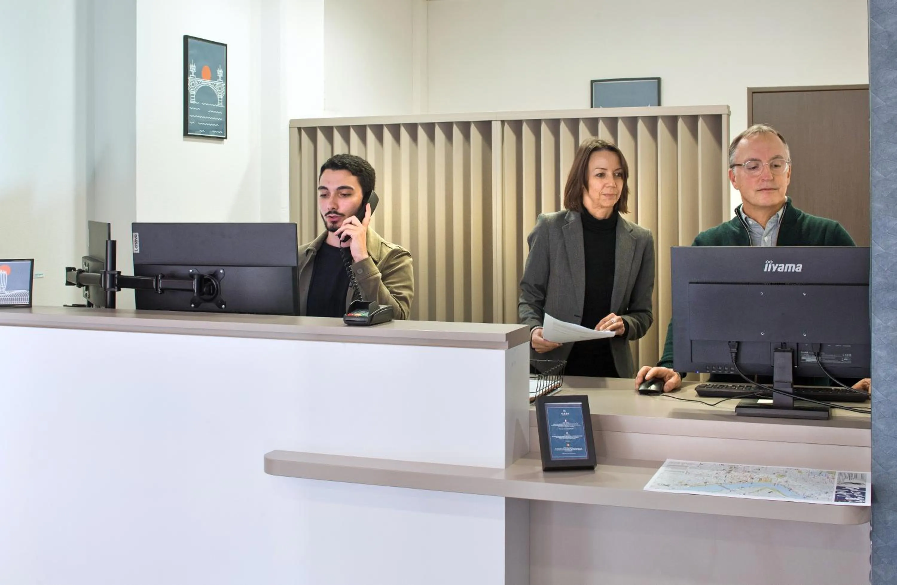 Lobby or reception in Ténéo Apparthôtel Bordeaux Maritime - Cité du vin