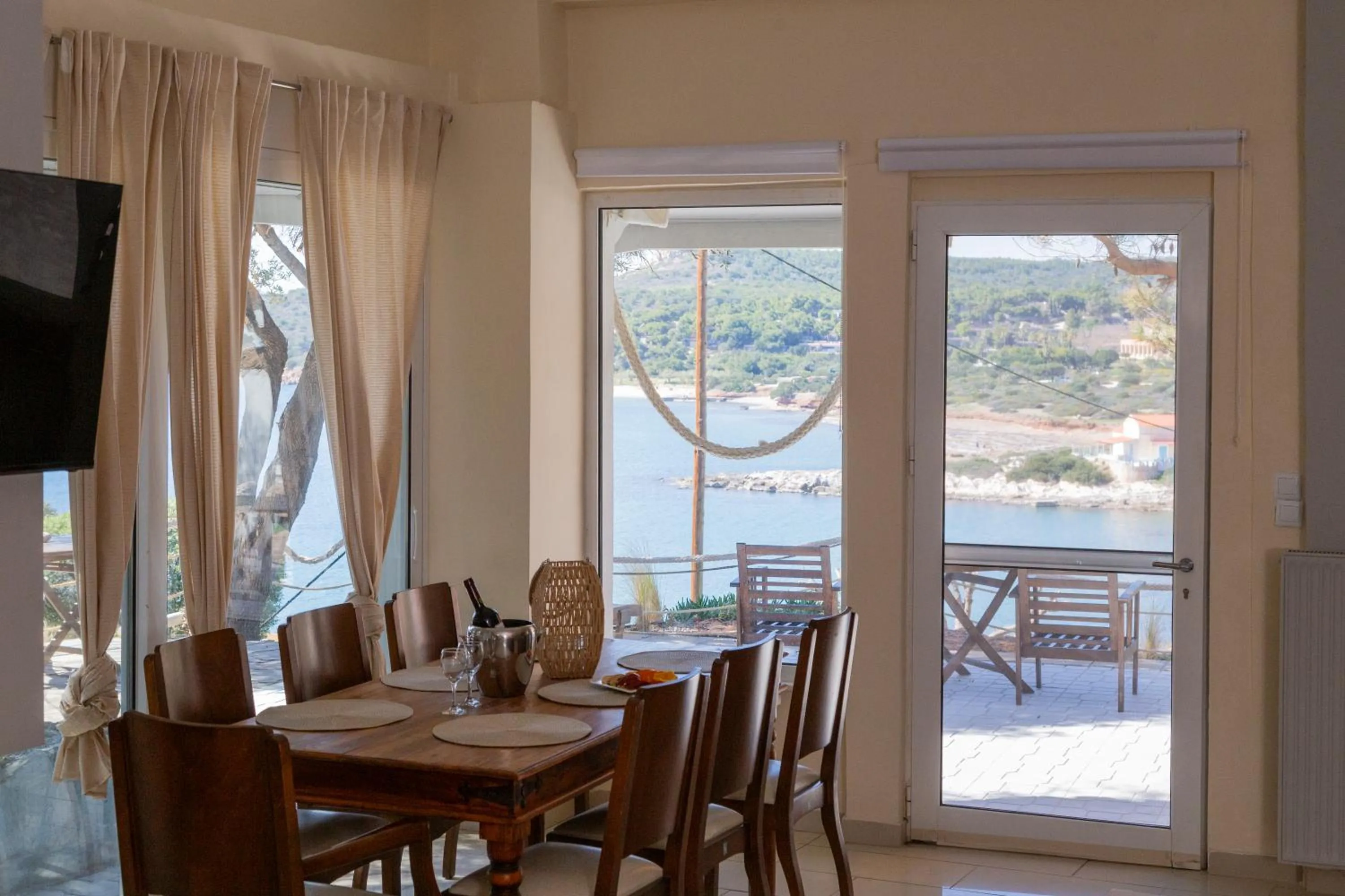 Poseidon Apartments and Villas by the Sea