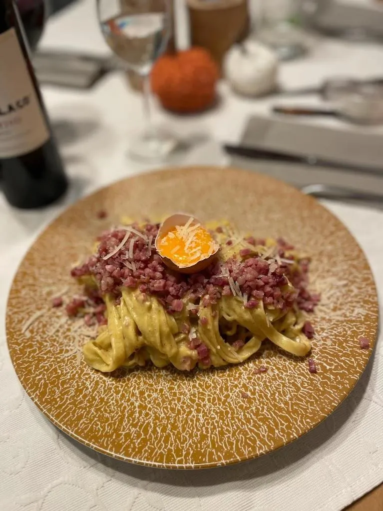 Restaurant/places to eat in Inntalhof