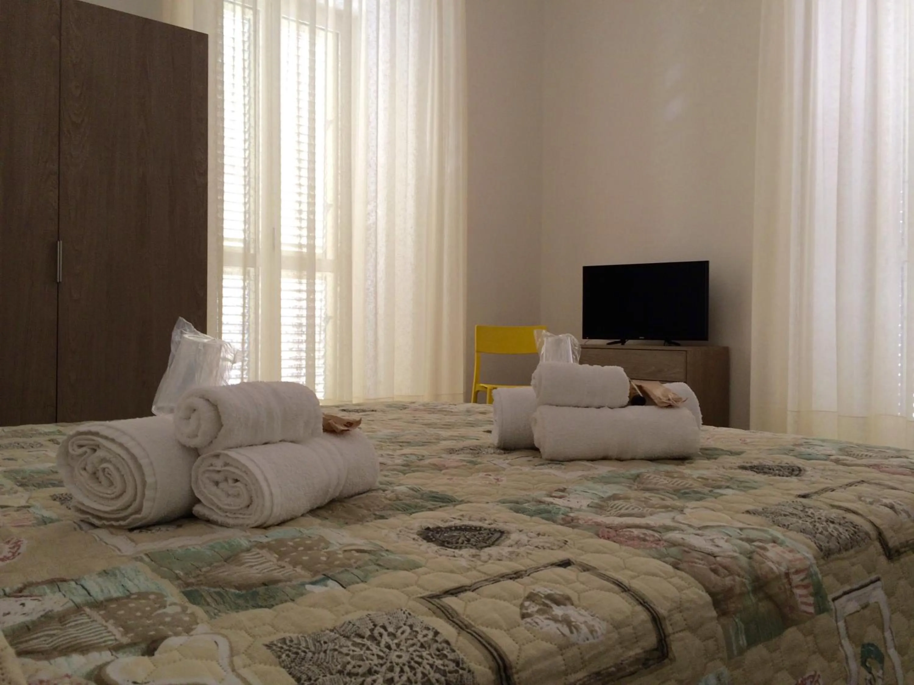 Spring, Bed in B&B Zia Iaia