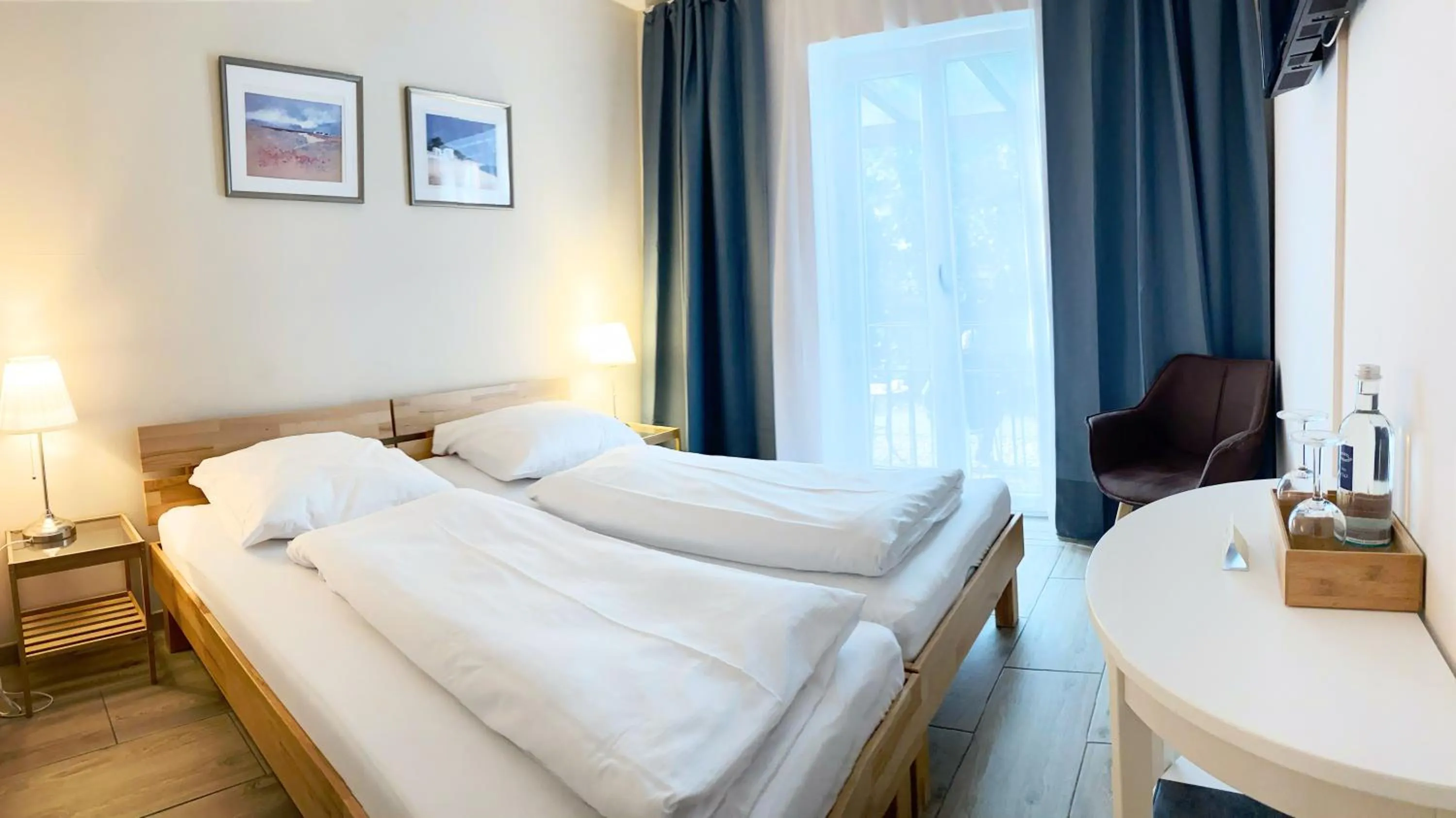 Photo of the whole room, Bed in Arena Stadt München