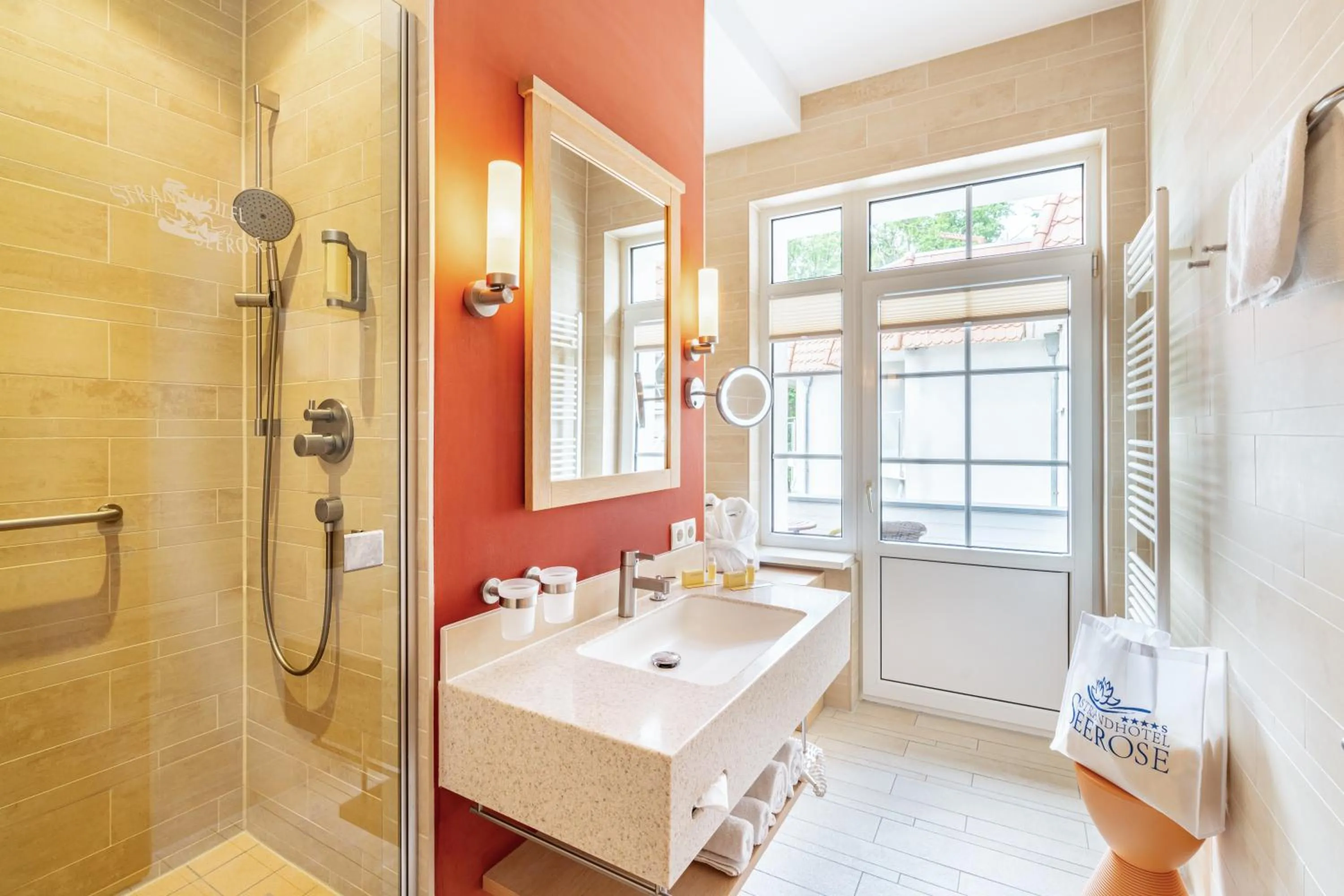 Shower in Strandhotel Seerose