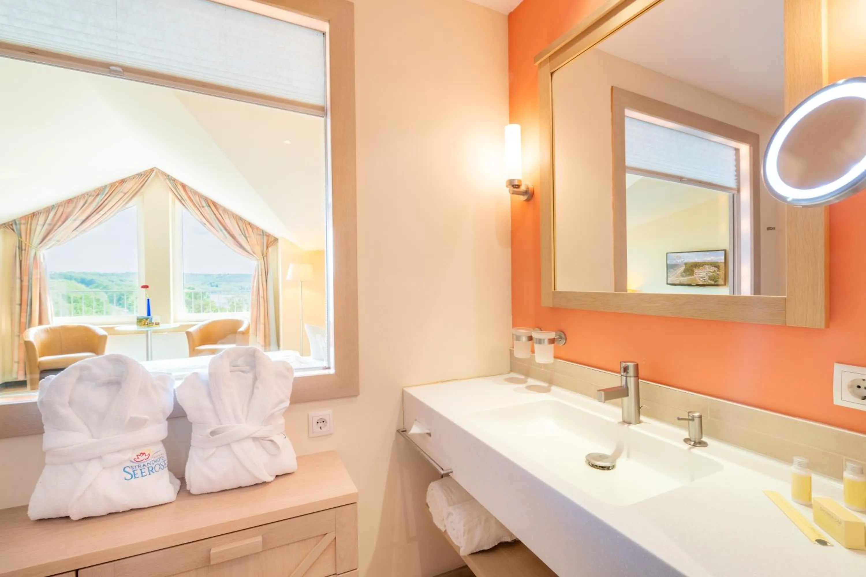 Bathroom, Bed in Strandhotel Seerose