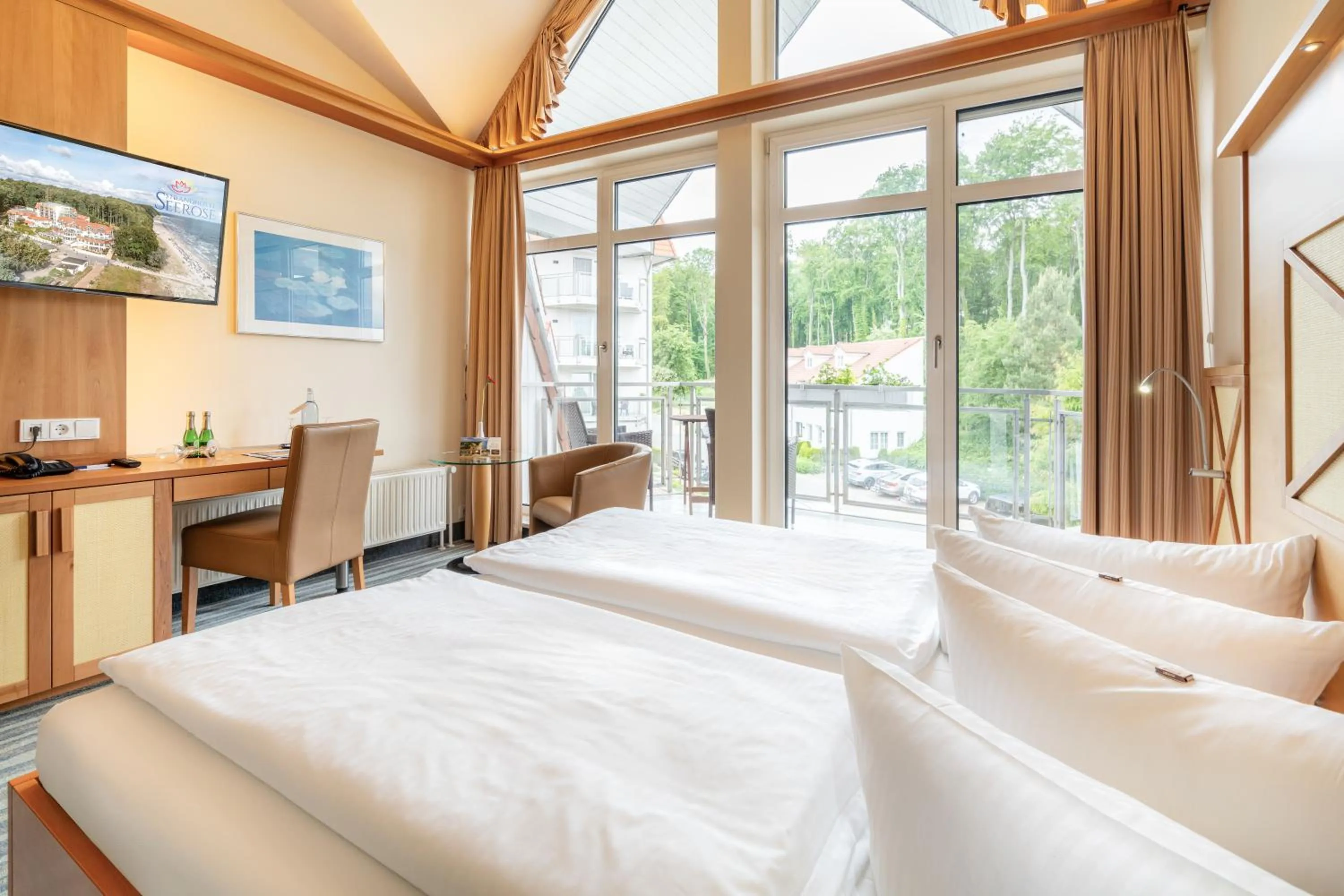 Bed in Strandhotel Seerose