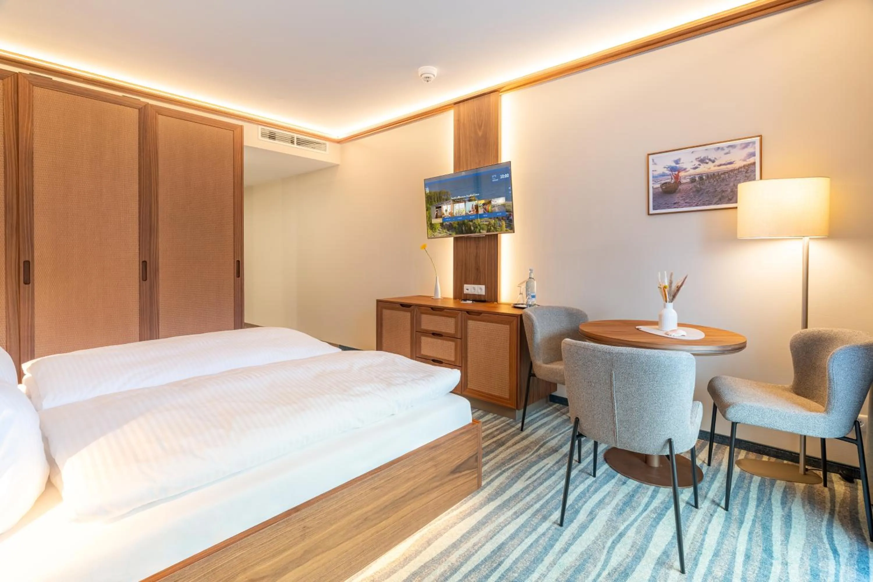 Photo of the whole room, Bed in Strandhotel Seerose