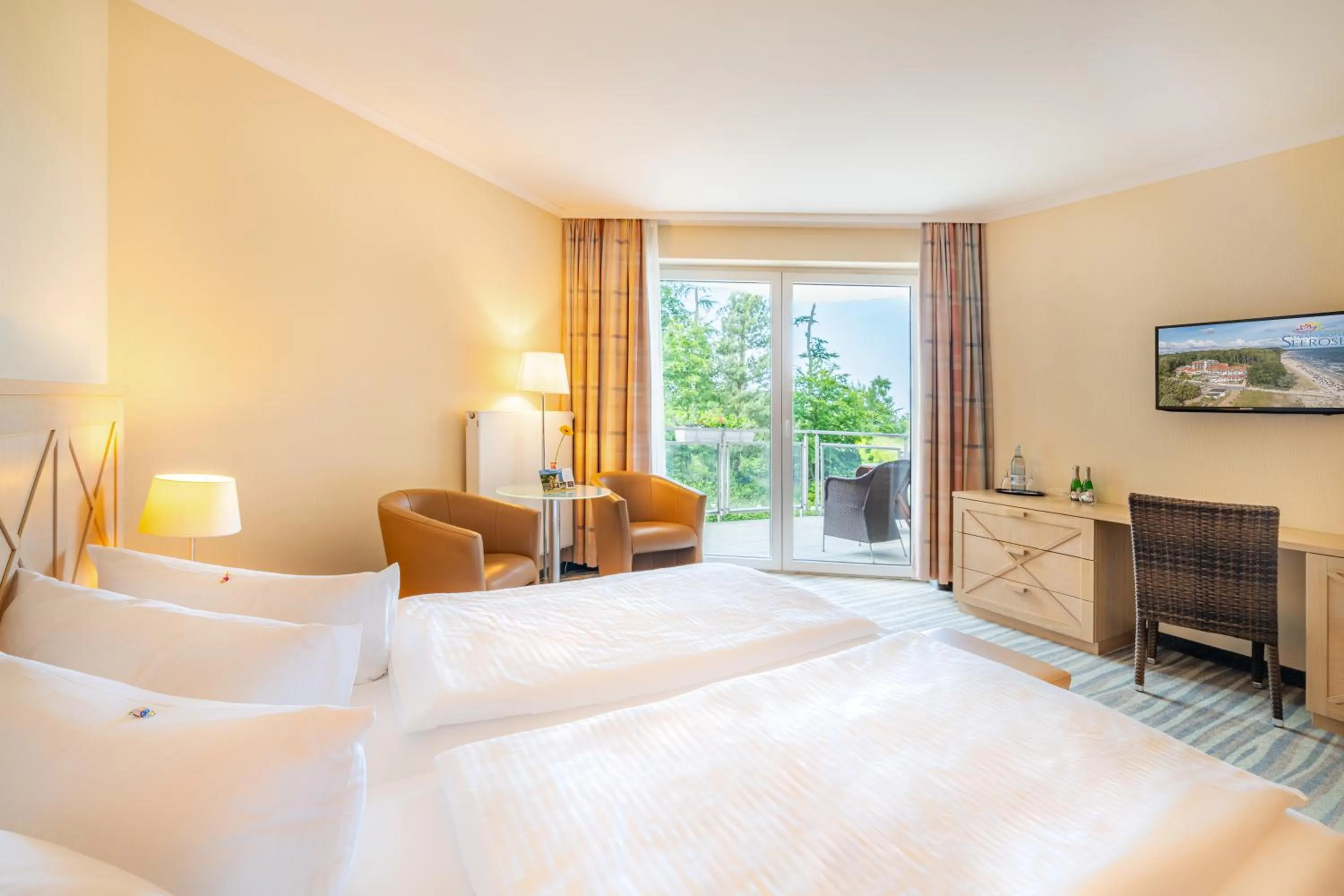 Bed in Strandhotel Seerose