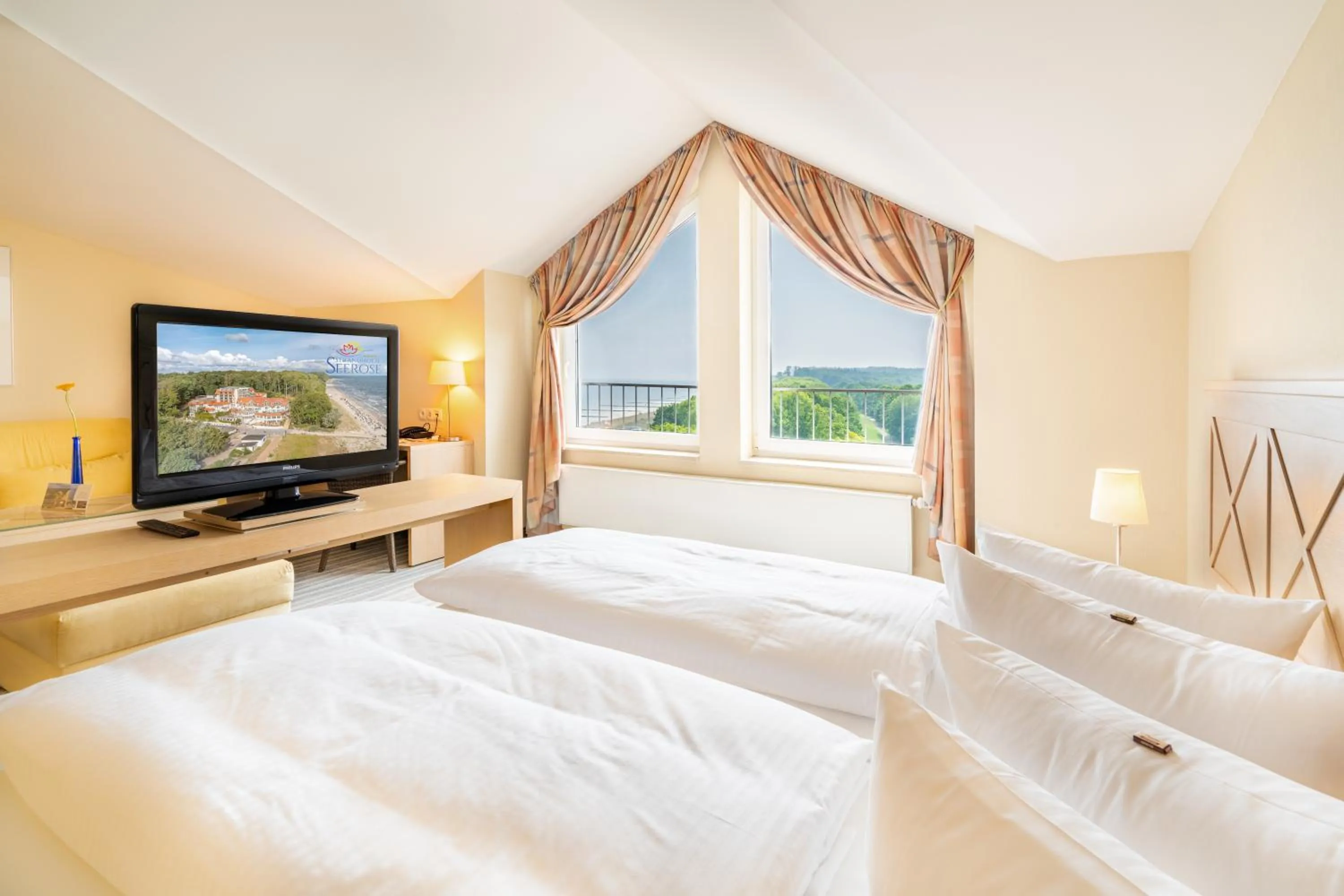 Bed in Strandhotel Seerose