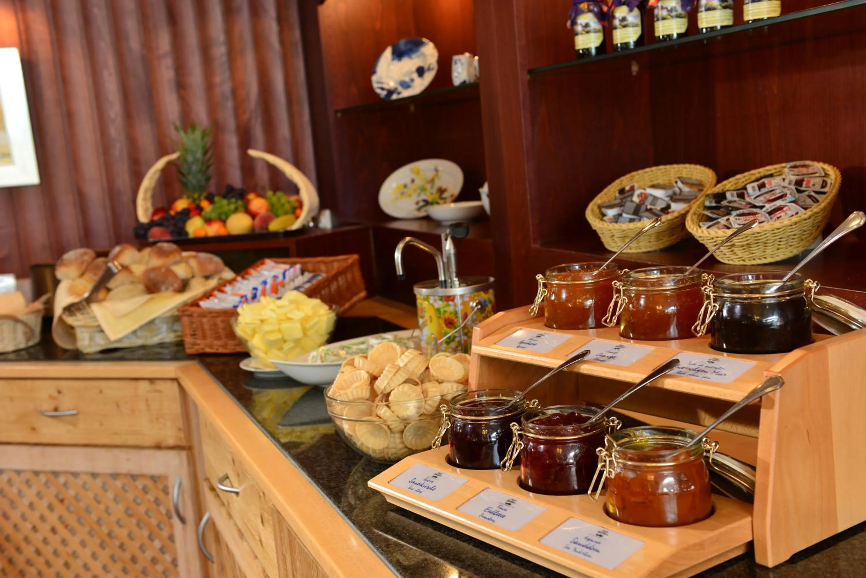 Buffet breakfast in Strandhotel Seerose