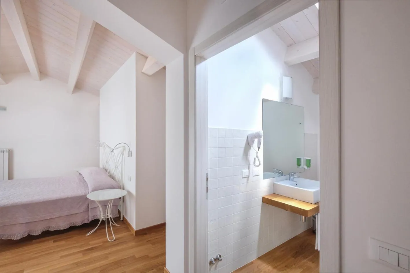 Bathroom, Bed in Da Oreste Affittacamere