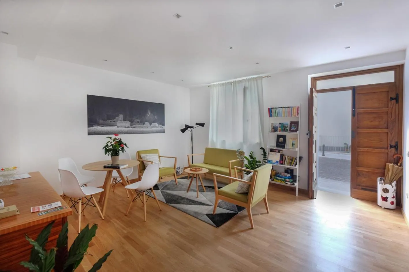 Communal lounge/ TV room in Da Oreste Affittacamere