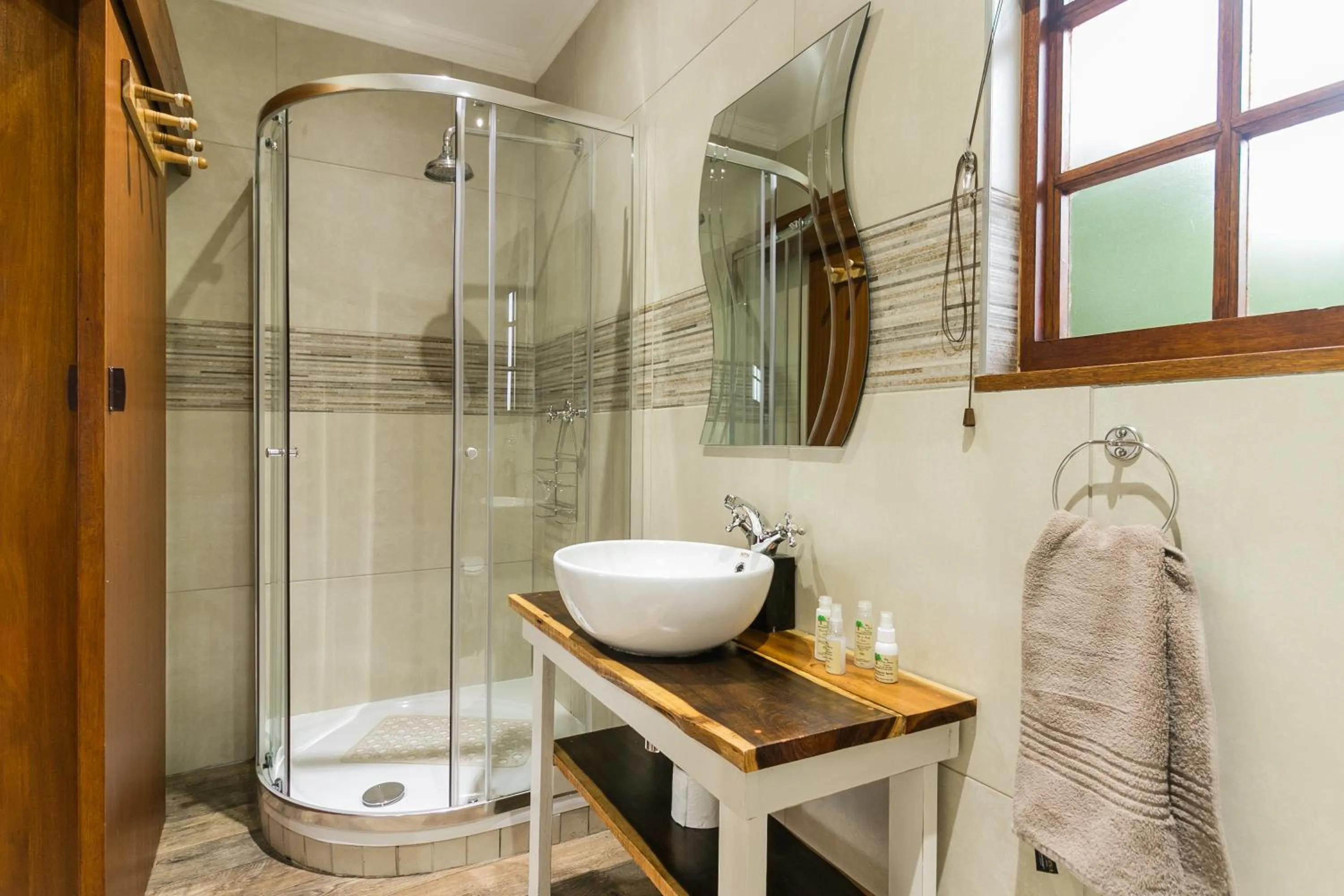 Bathroom in Big Tree House Lodge