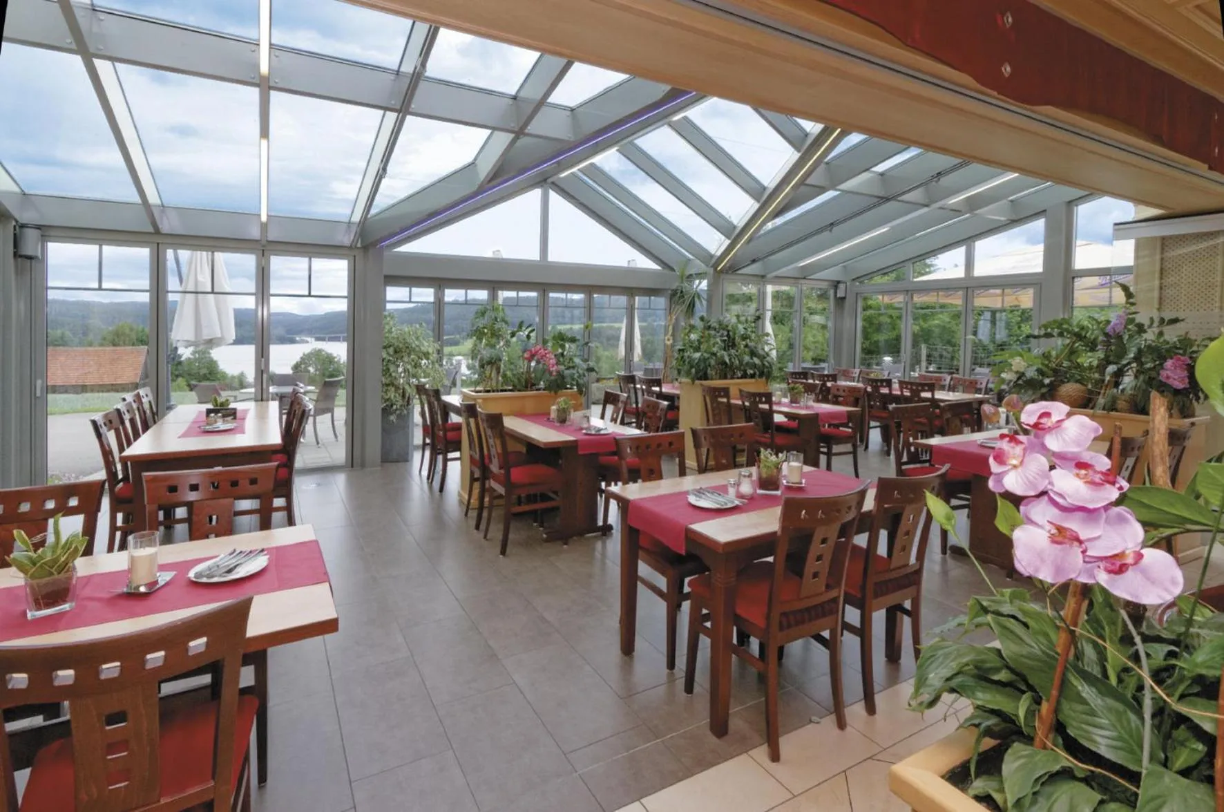 Restaurant/places to eat in Panorama-Hotel am See