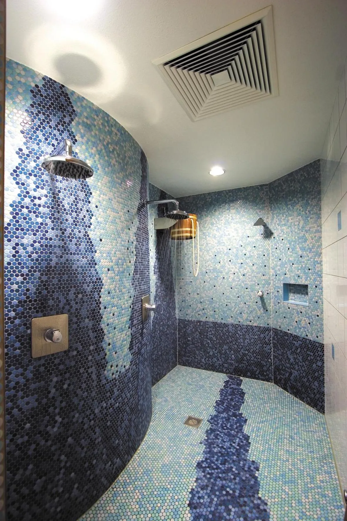 Shower in Panorama-Hotel am See