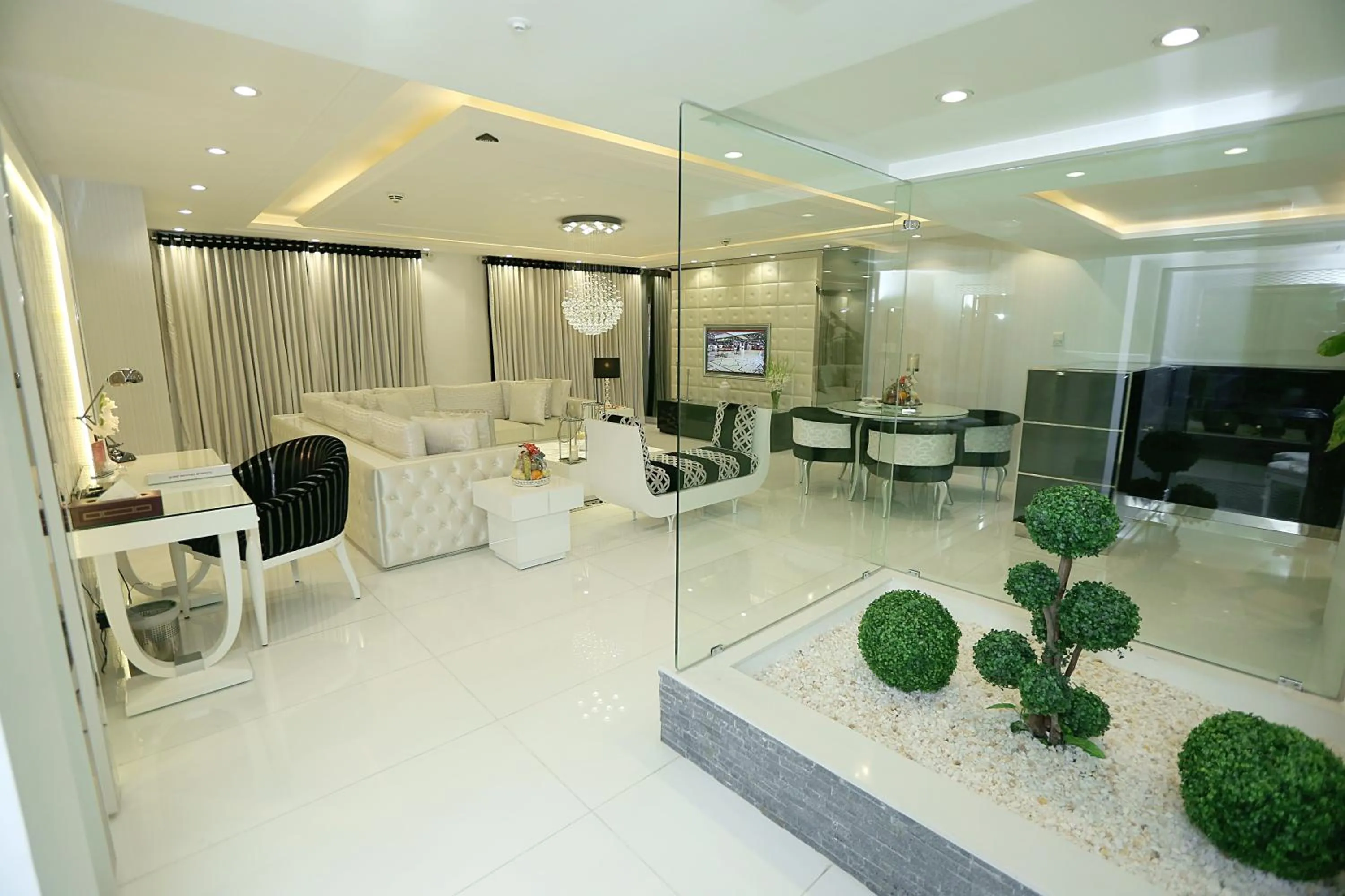 Lounge or bar in Ramada by Wyndham Multan