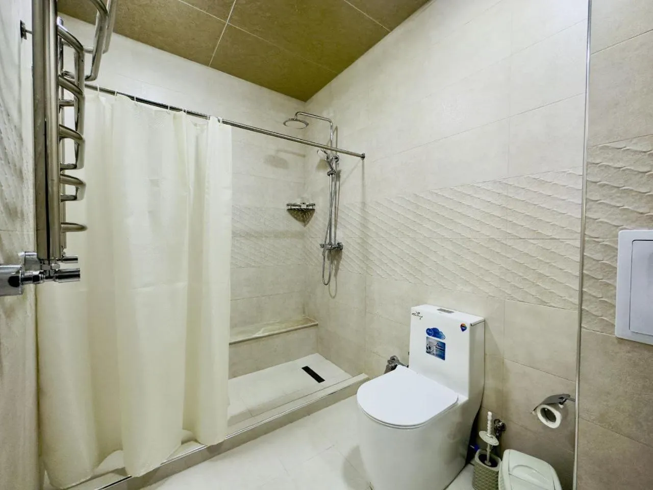 Shower in Zilol Baxt