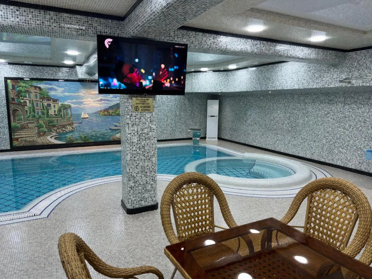 Pool view in Zilol Baxt