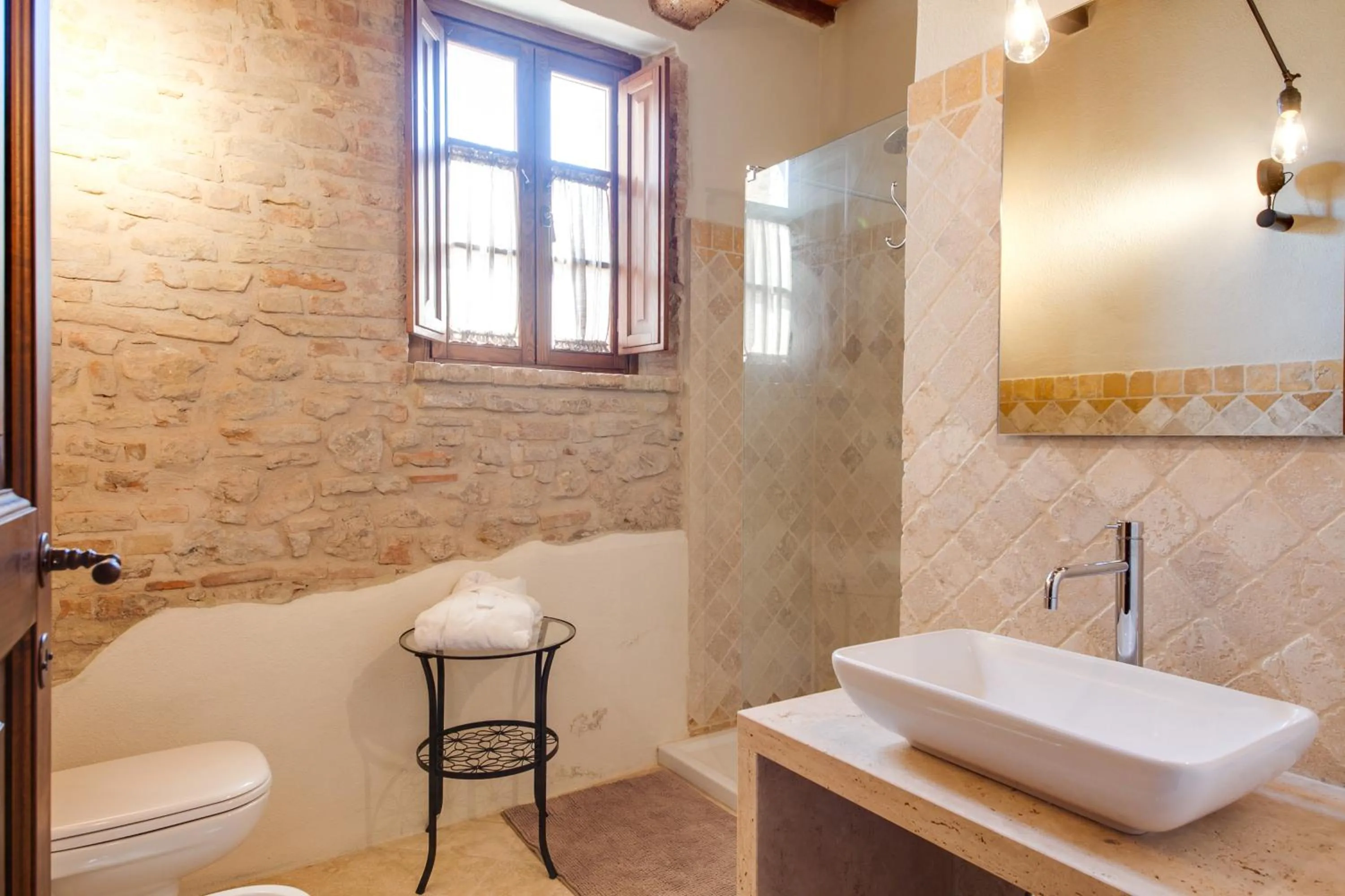 Bathroom in Umbria Country Shelter