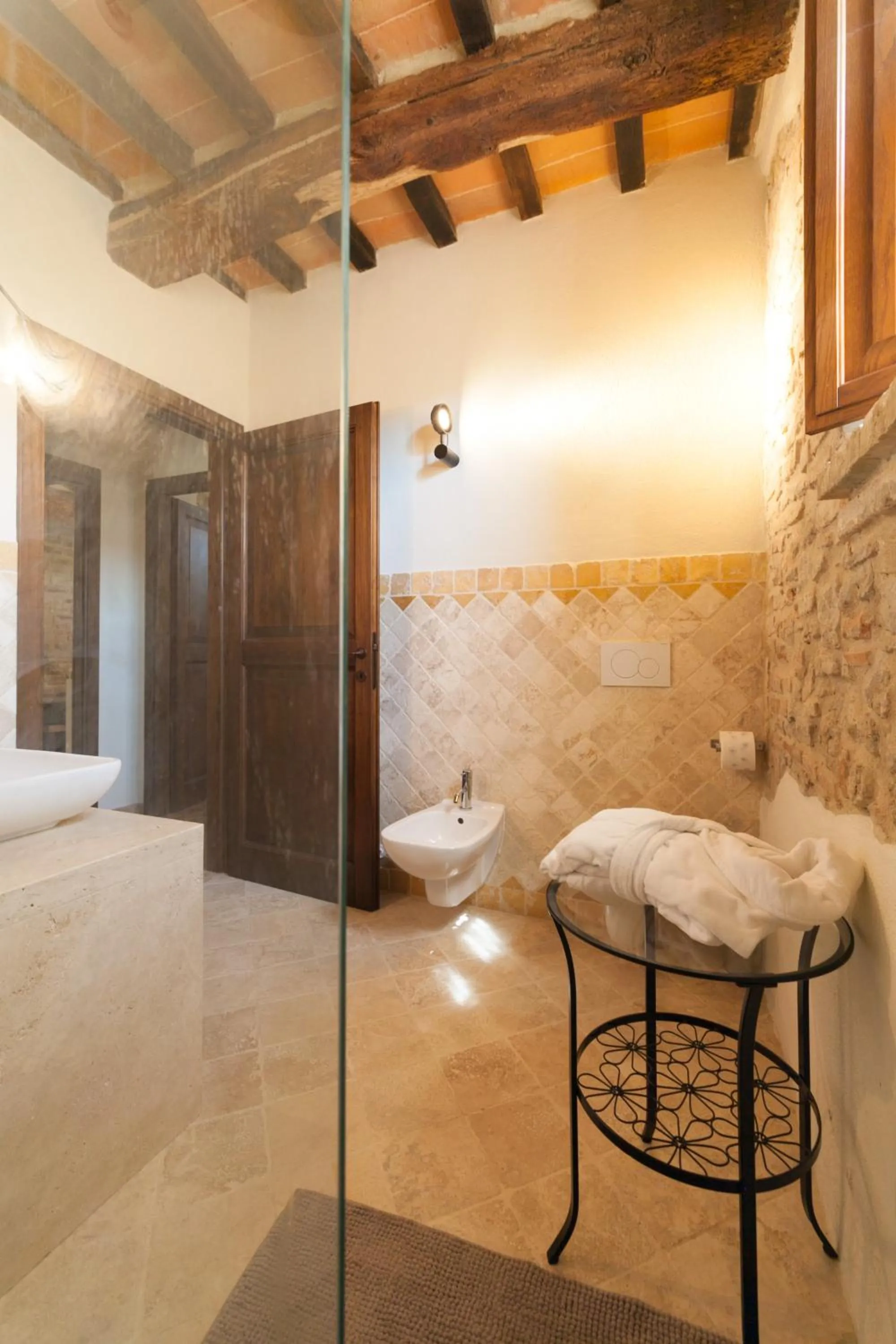 Bathroom in Umbria Country Shelter