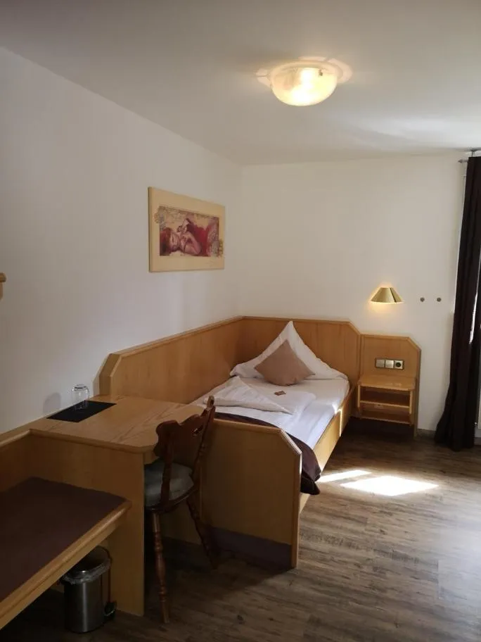 Decorative detail, Bed in Hotel DreiKönig & Restaurant SeeGourmet