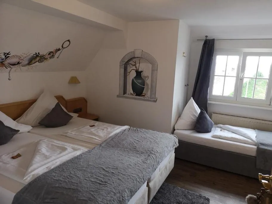 Bed in Hotel DreiKönig & Restaurant SeeGourmet