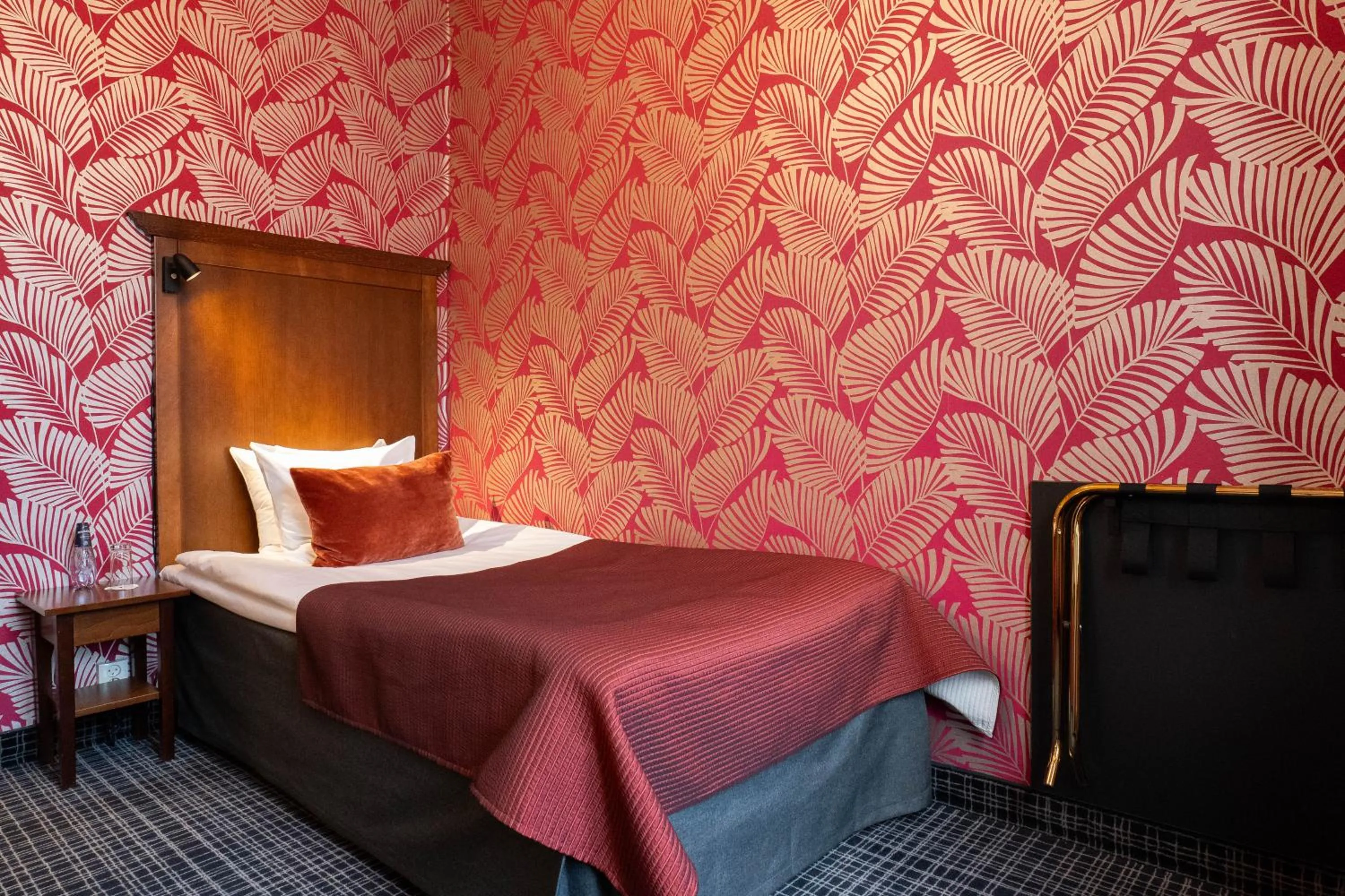 Property building, Bed in ProfilHotels Opera