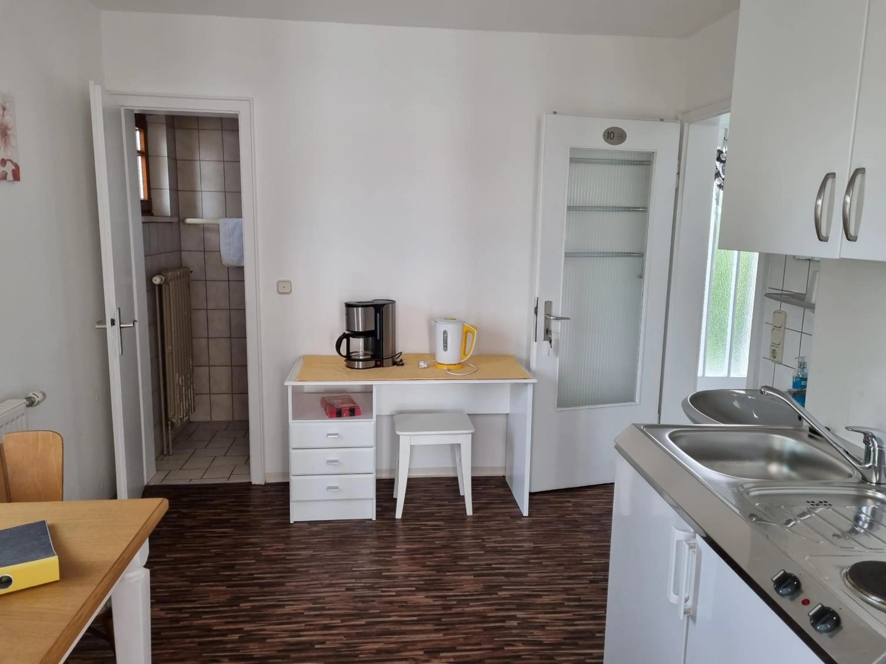 Coffee/tea facilities in Boutiquehotel Goldene Rose - self-check-in